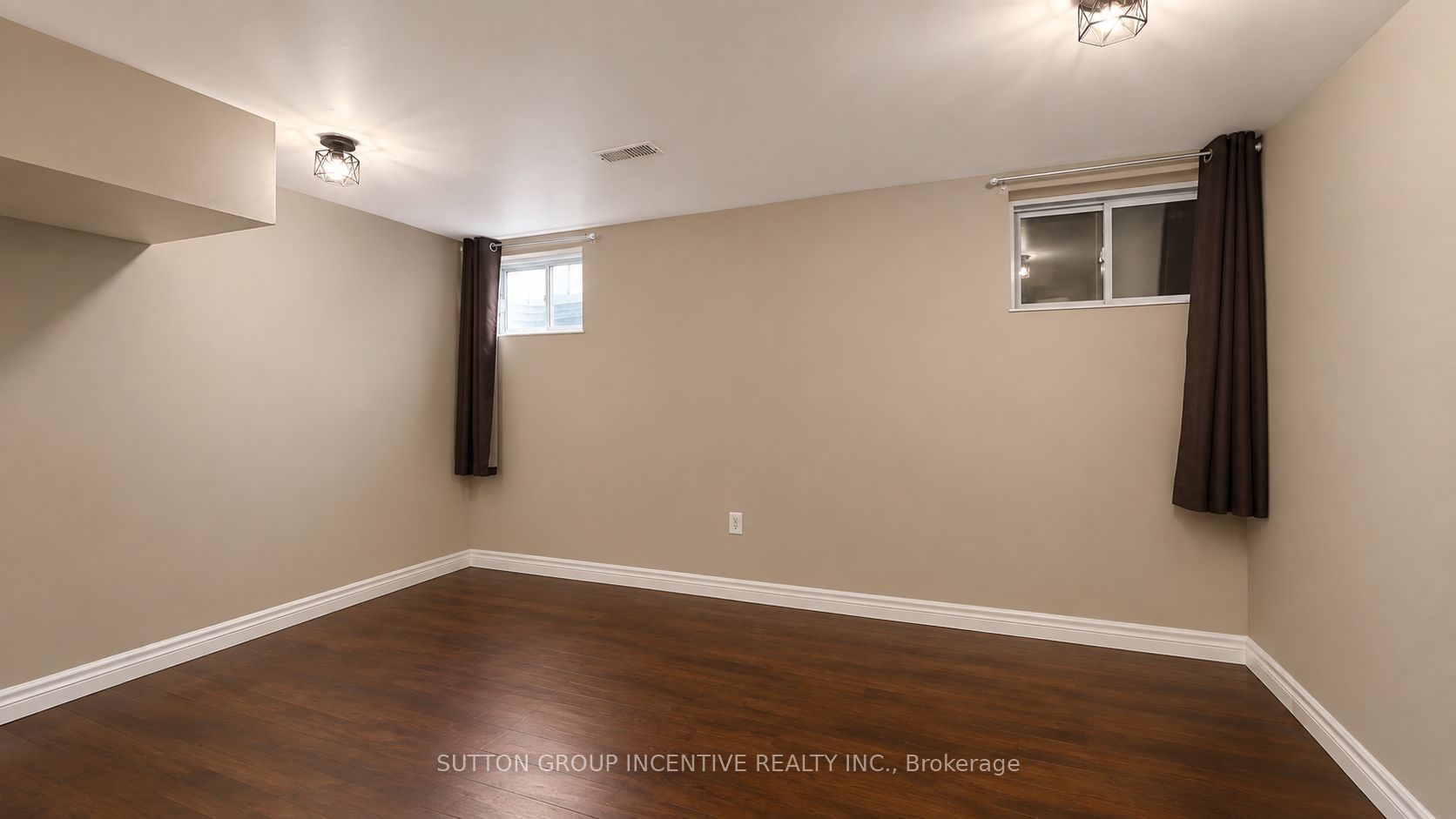 25 Lions Gate Boulevard Property Photo 13