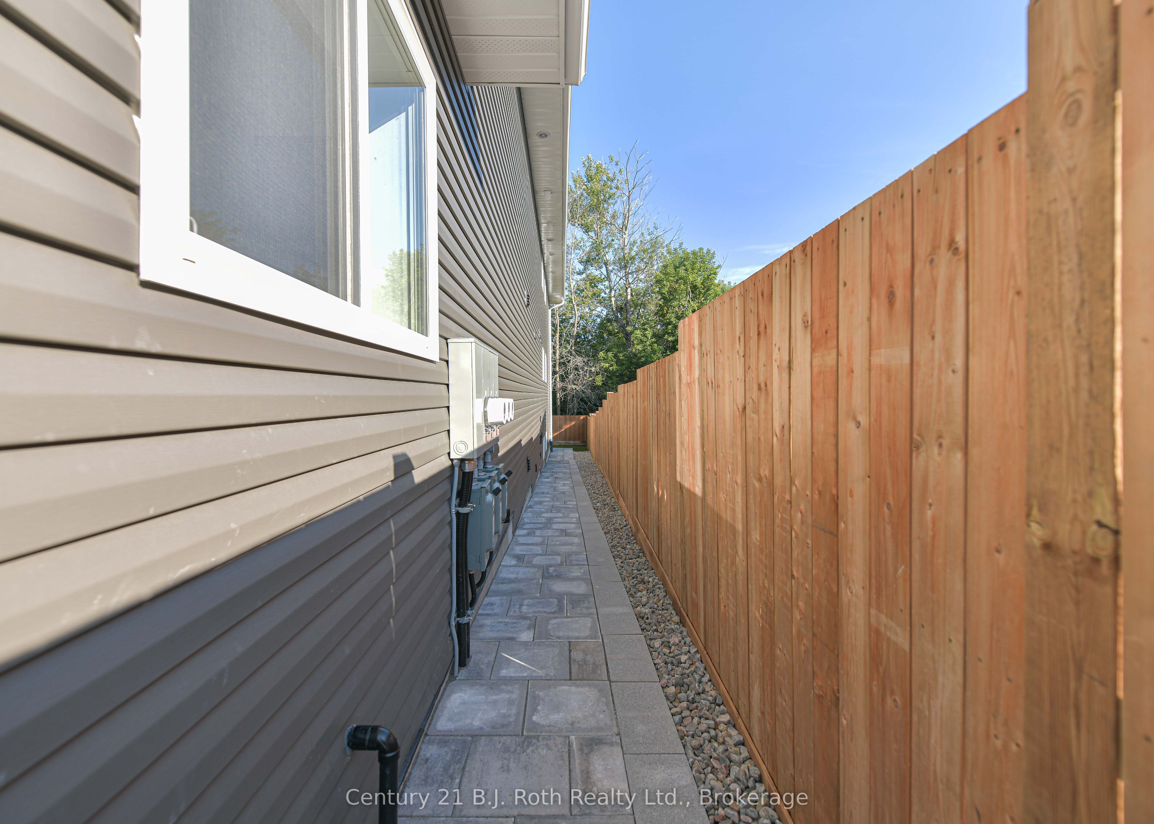 165 Barrie Road 1 (main) Property Photo 23