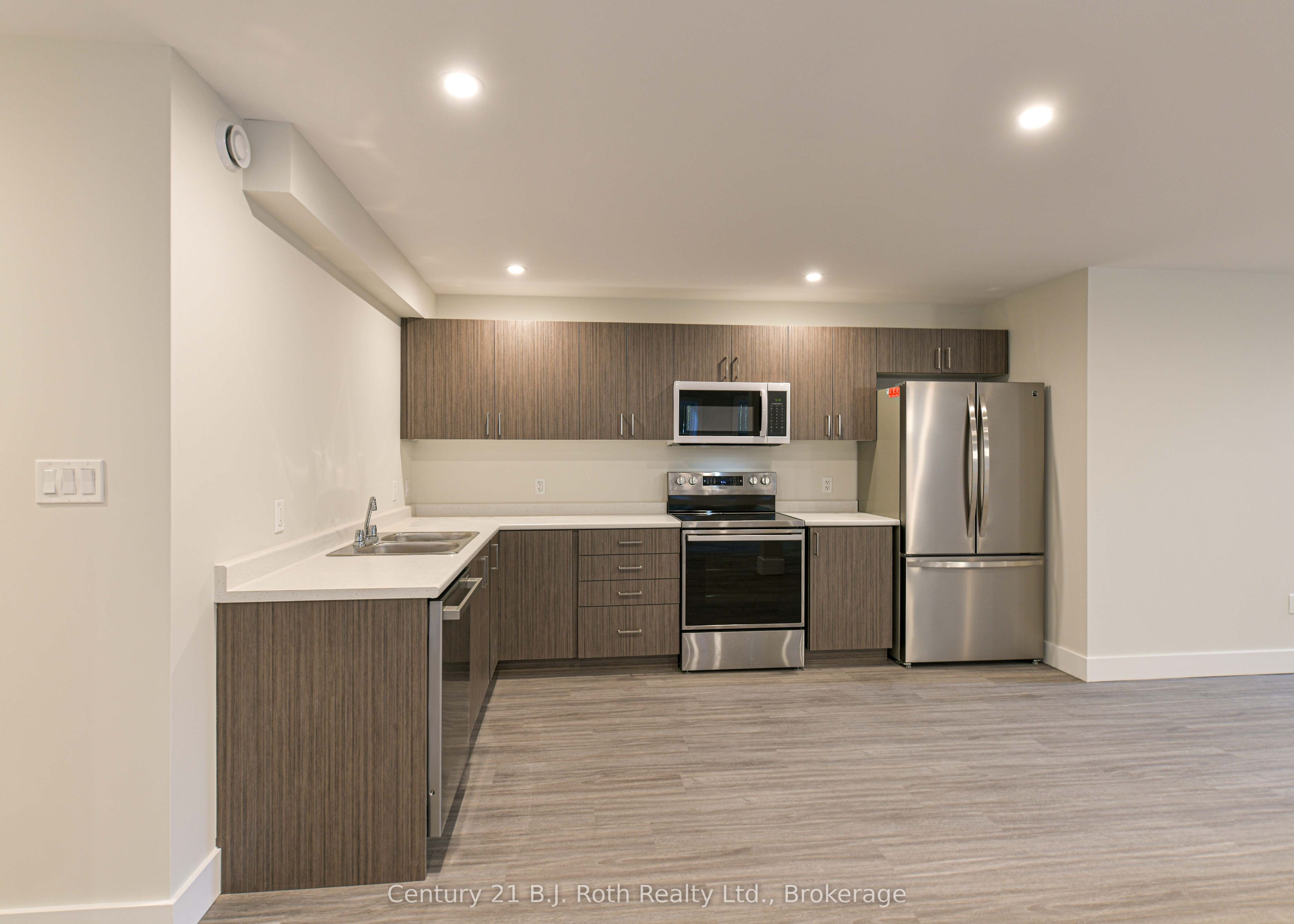 165 Barrie Road 3 (lower) Property Photo 13