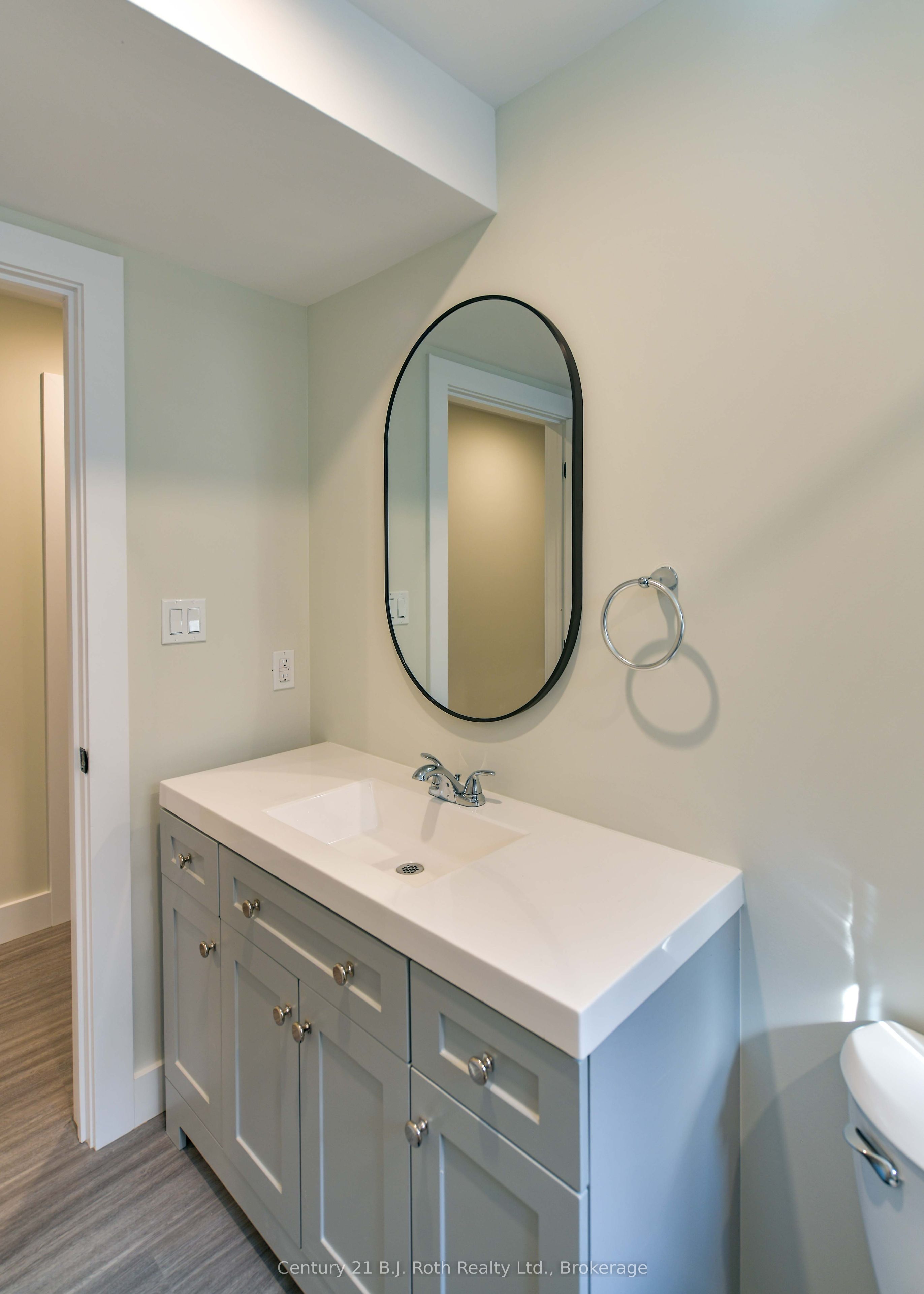 165 Barrie Road 3 (lower) Property Photo 20