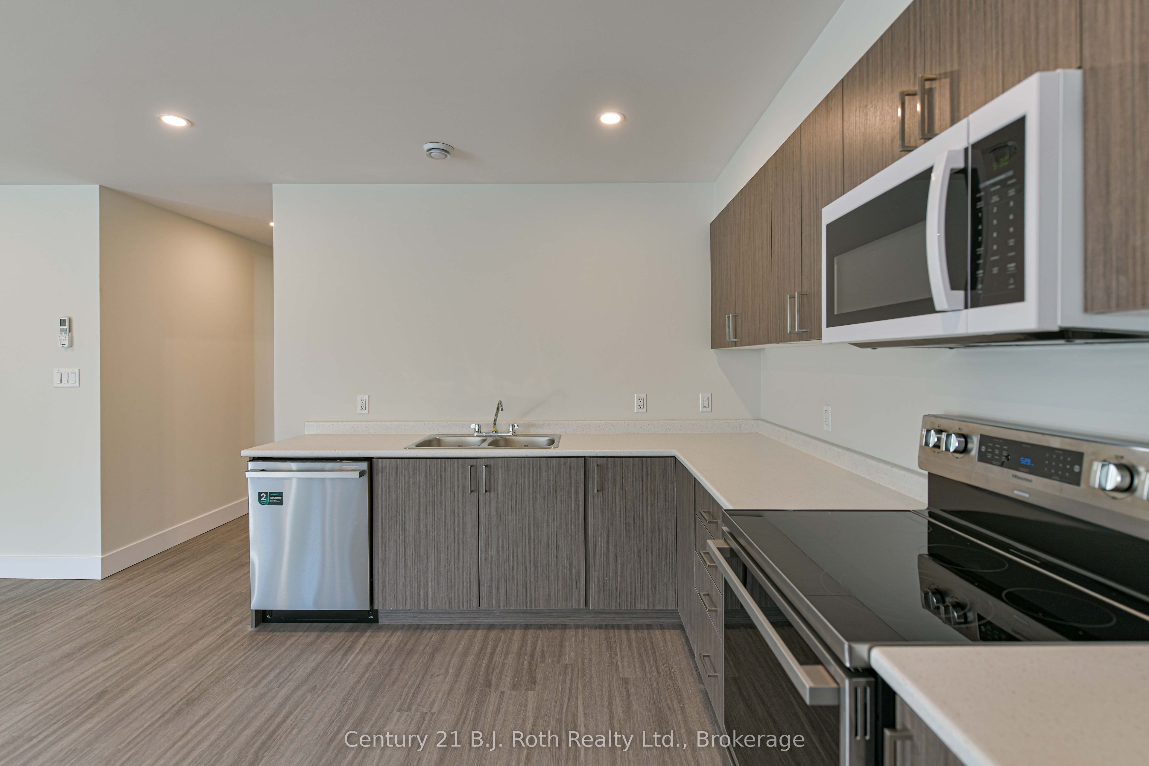 165 Barrie Road 2 (upper) Property Photo 14