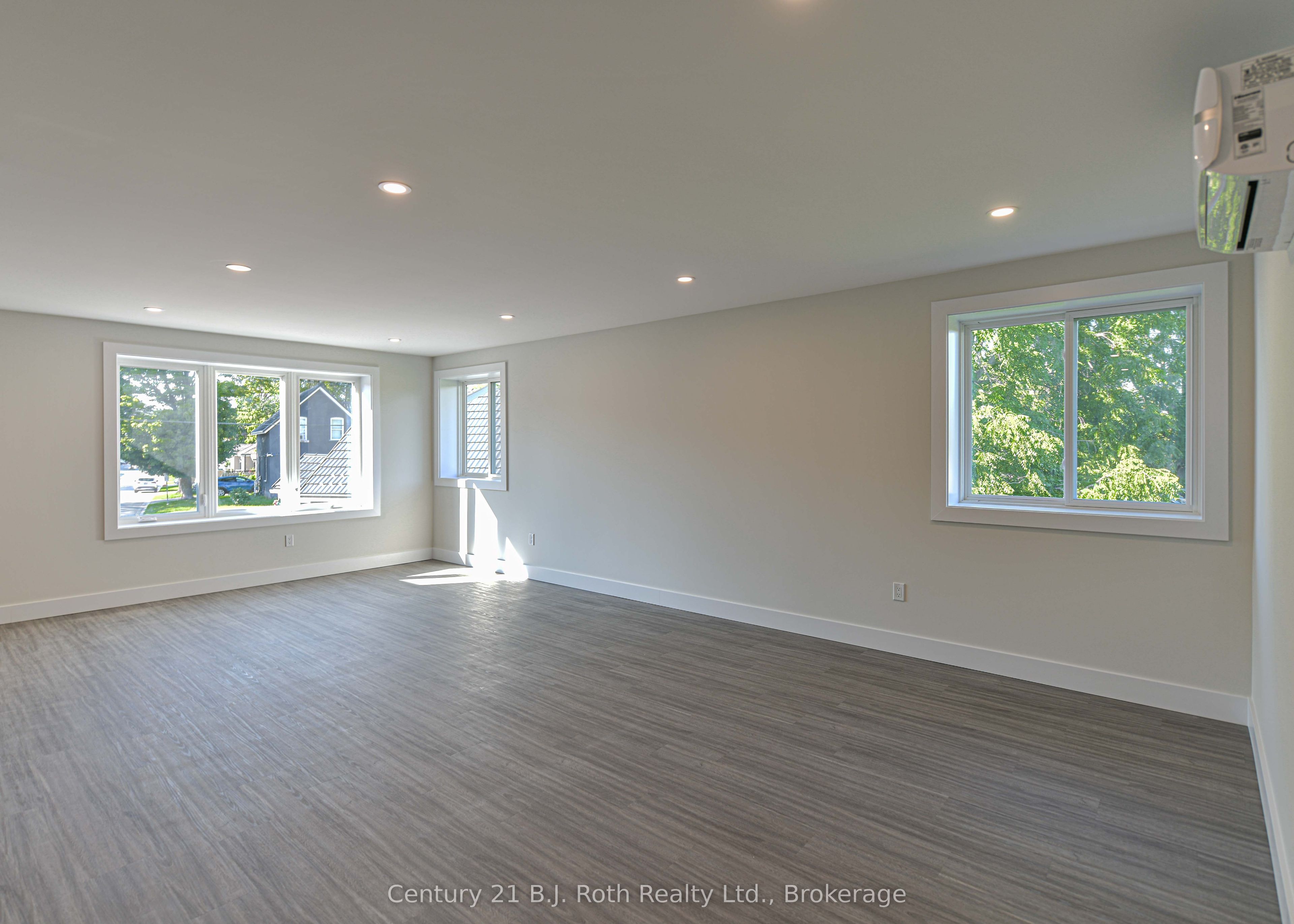 165 Barrie Road 2 (upper) Property Photo 16