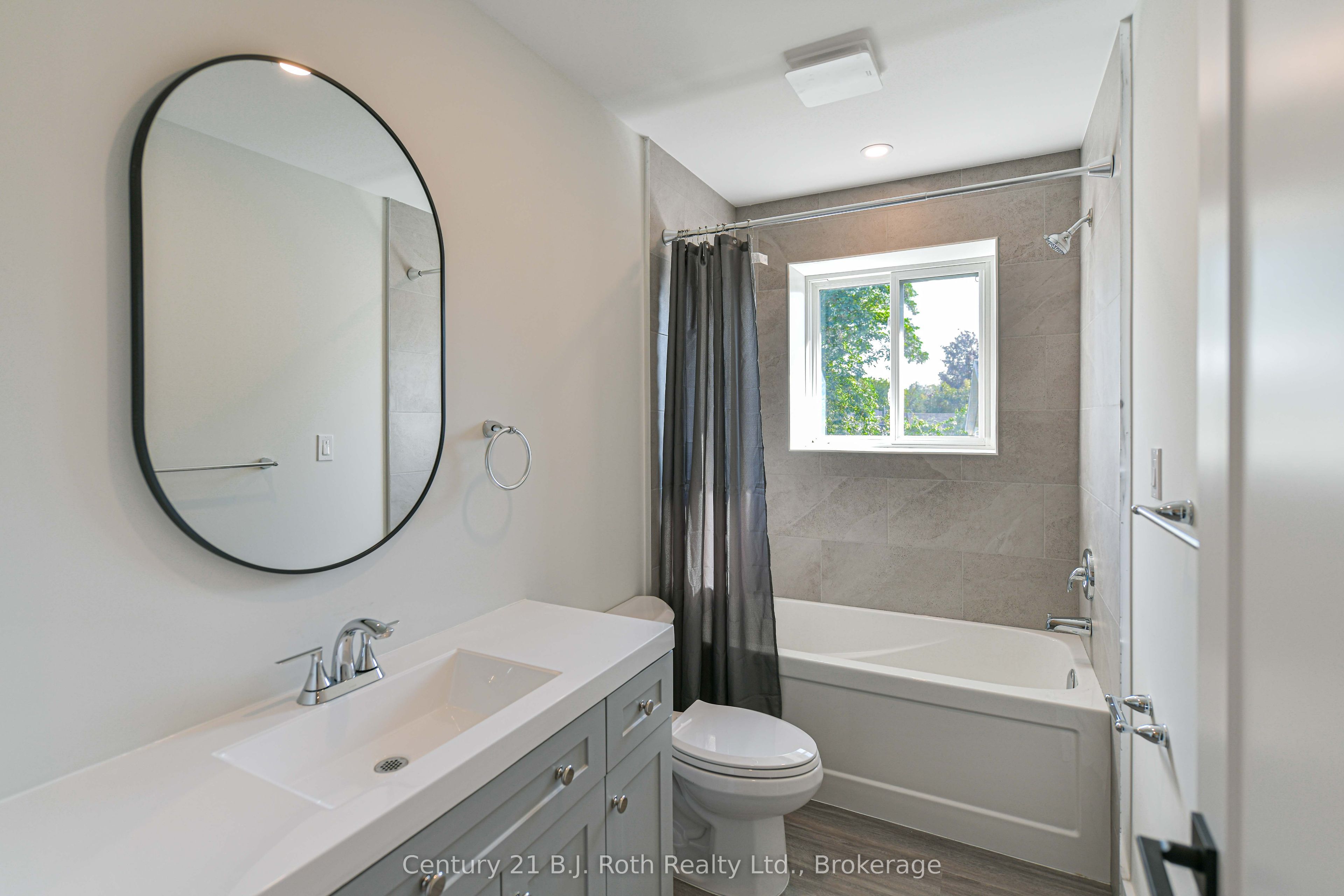 165 Barrie Road 2 (upper) Property Photo 18