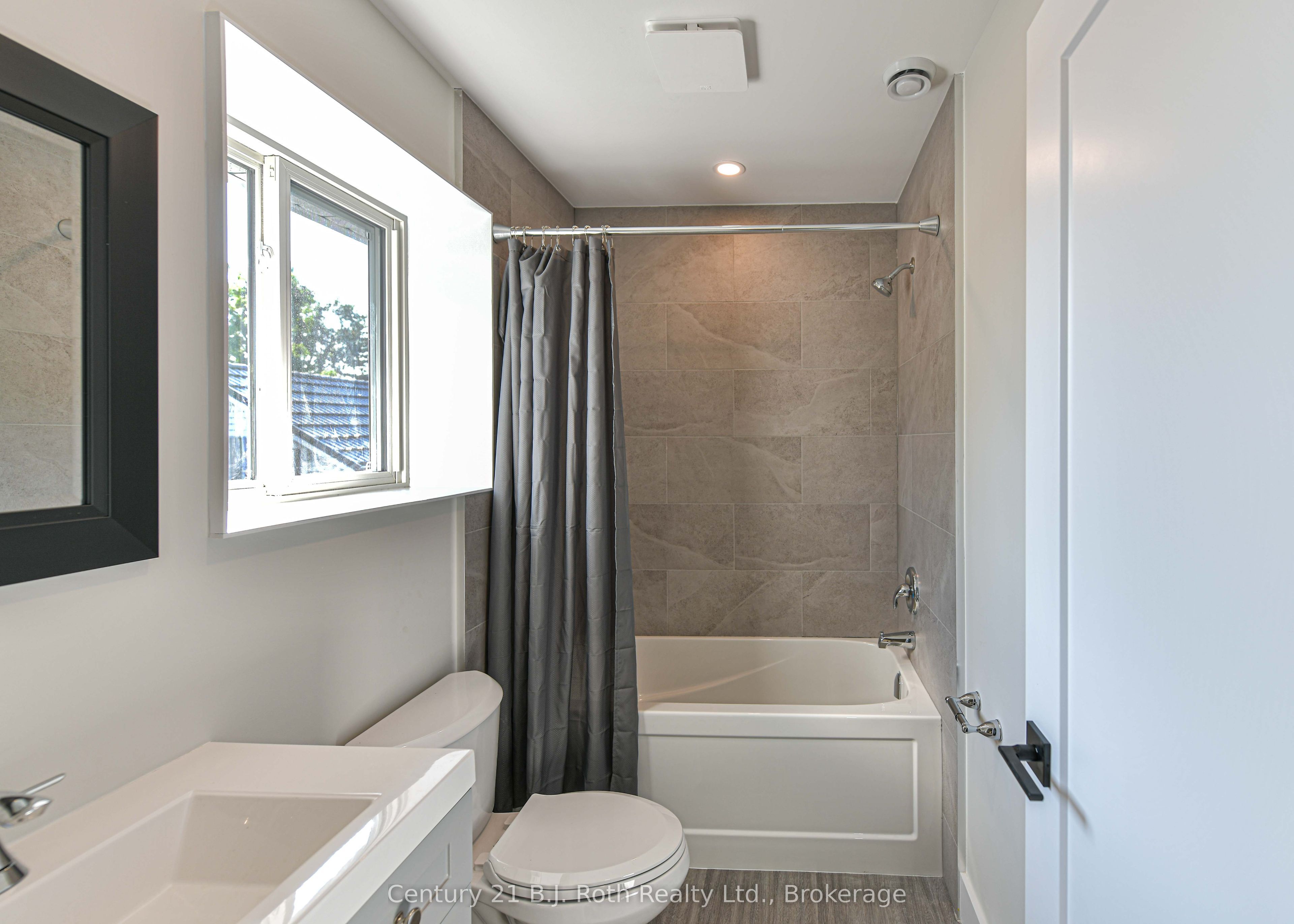 165 Barrie Road 2 (upper) Property Photo 25