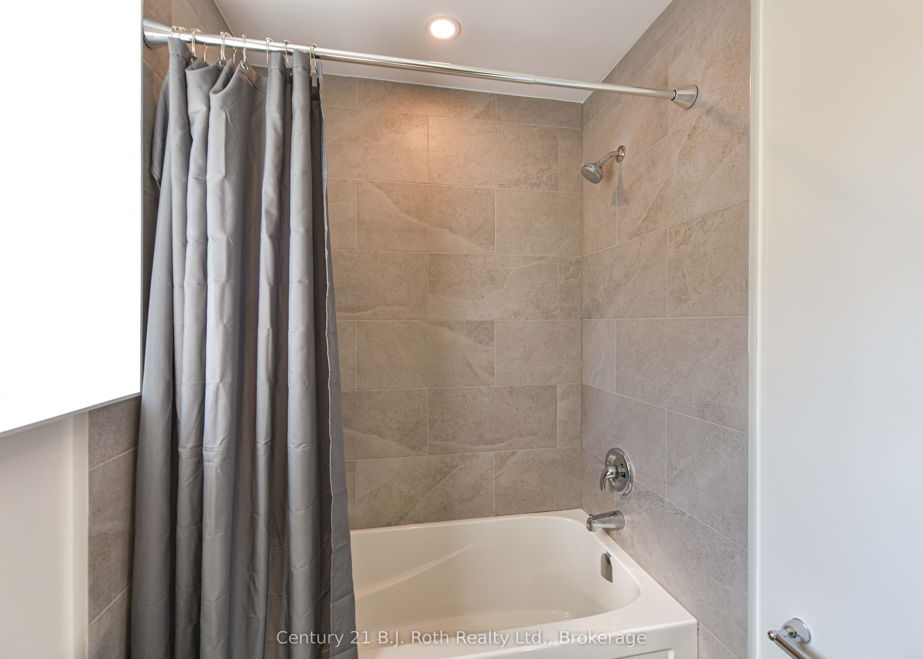 165 Barrie Road 2 (upper) Property Photo 26