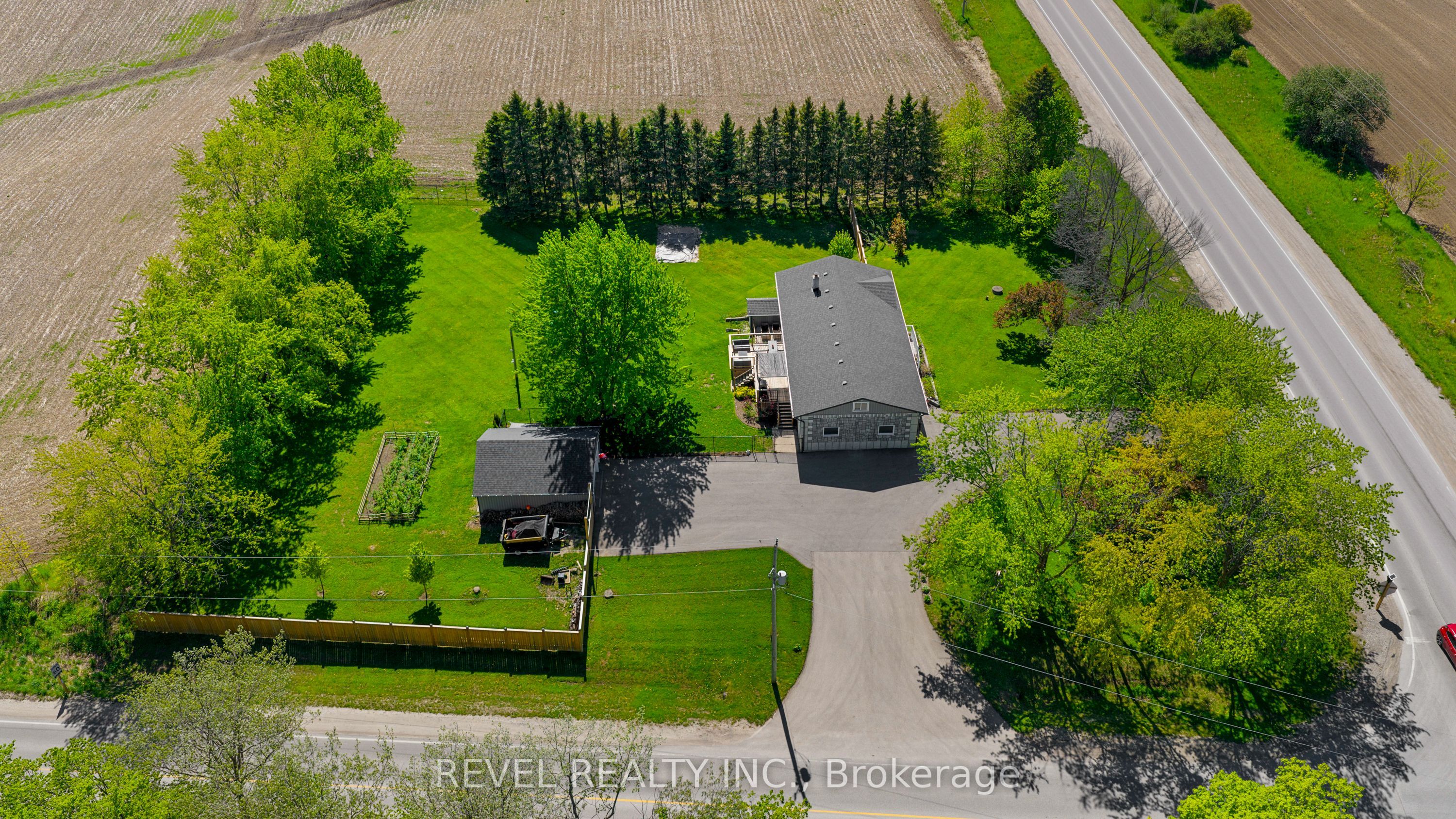 6537 9 County Road Property Photo 2