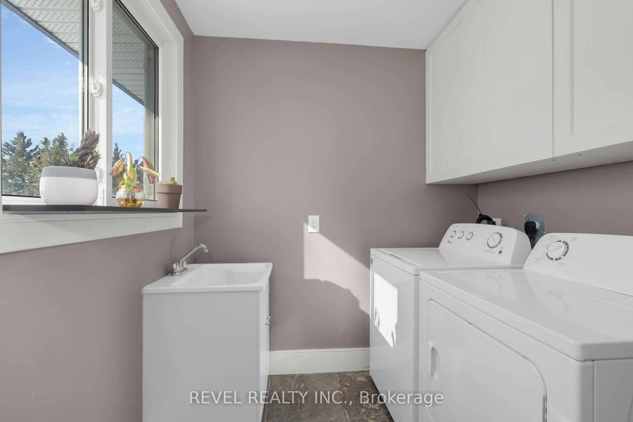 6537 9 County Road Property Photo 17