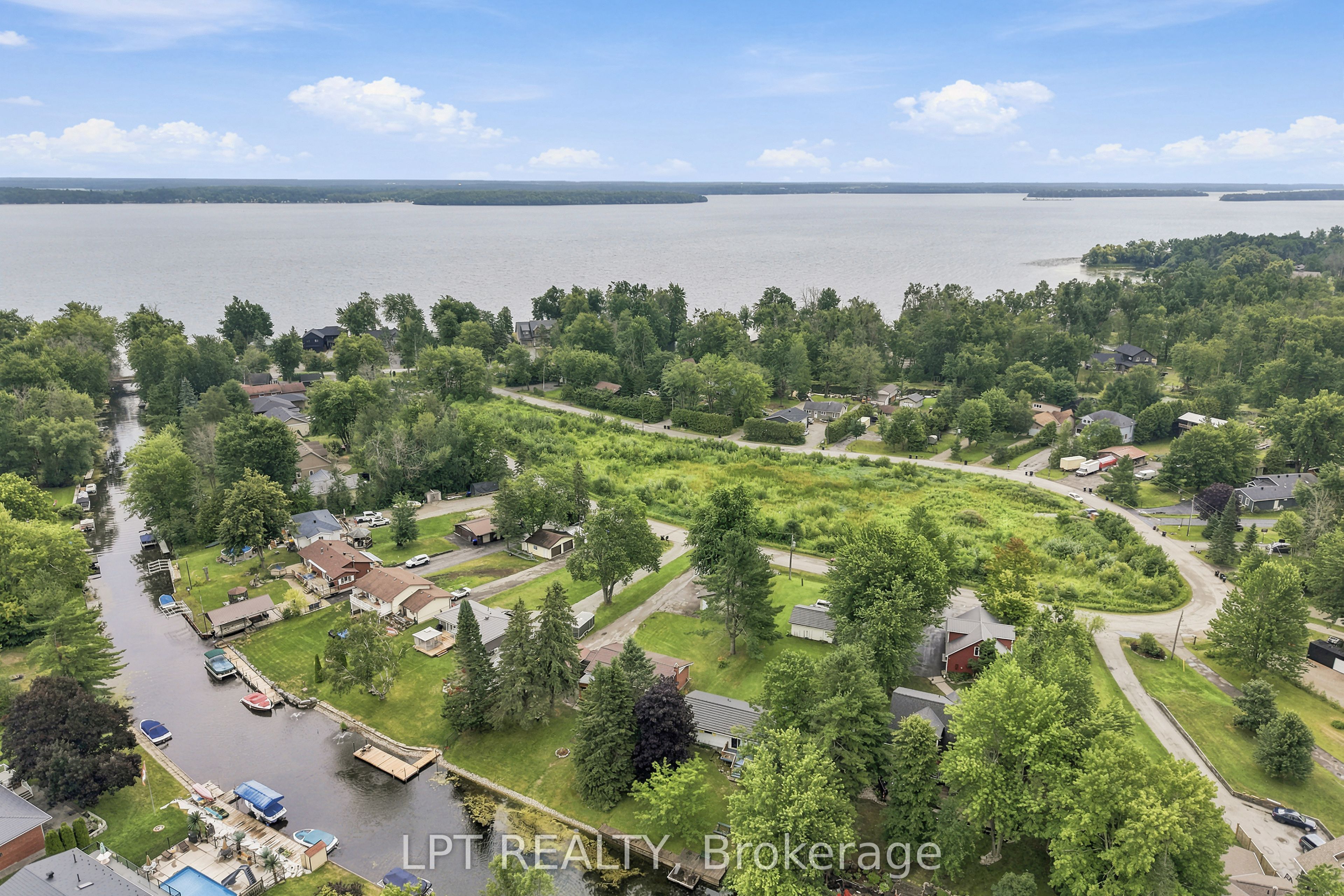 2628 Westshore Crescent Property Photo 2
