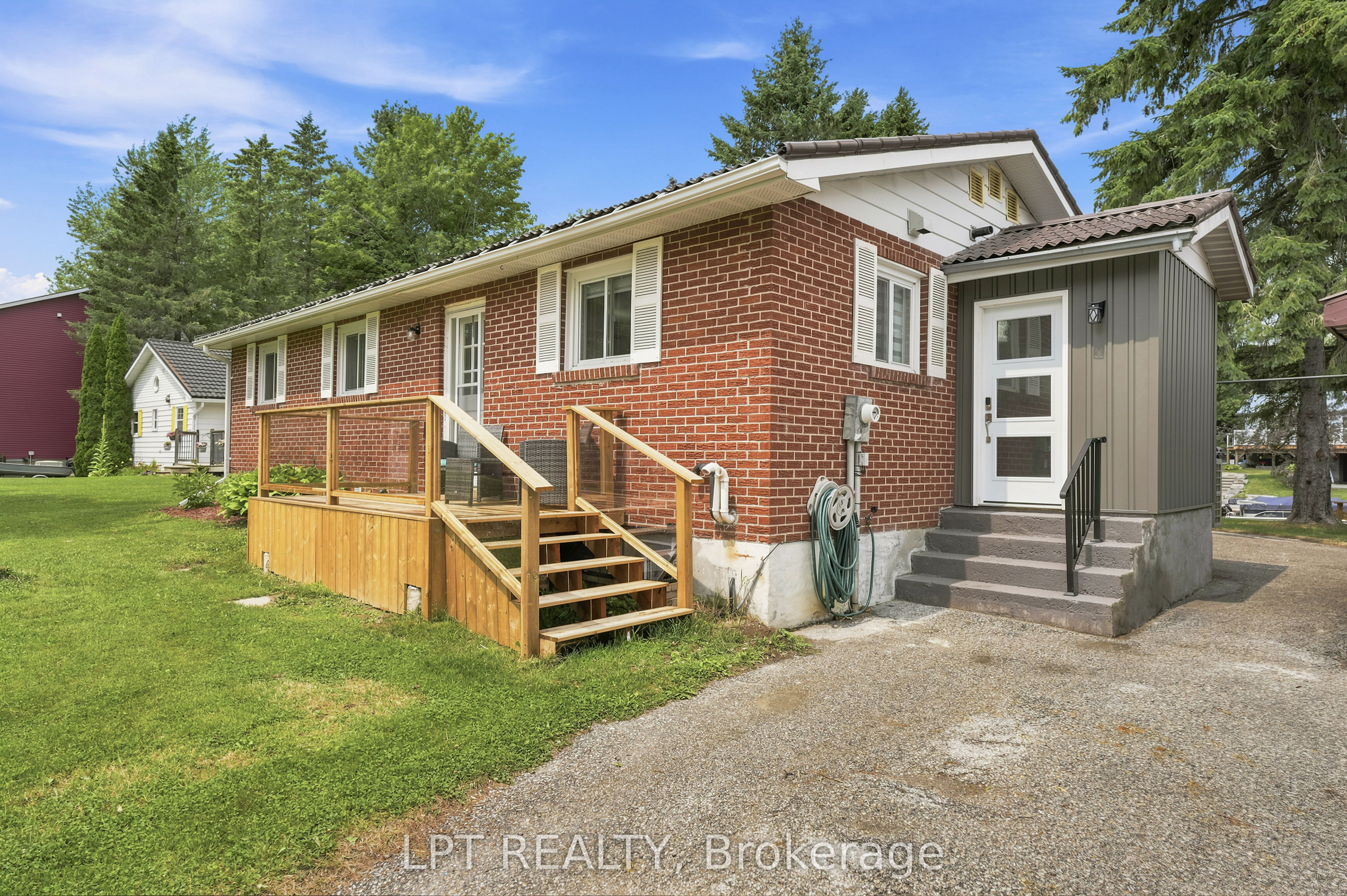 2628 Westshore Crescent Property Photo 5