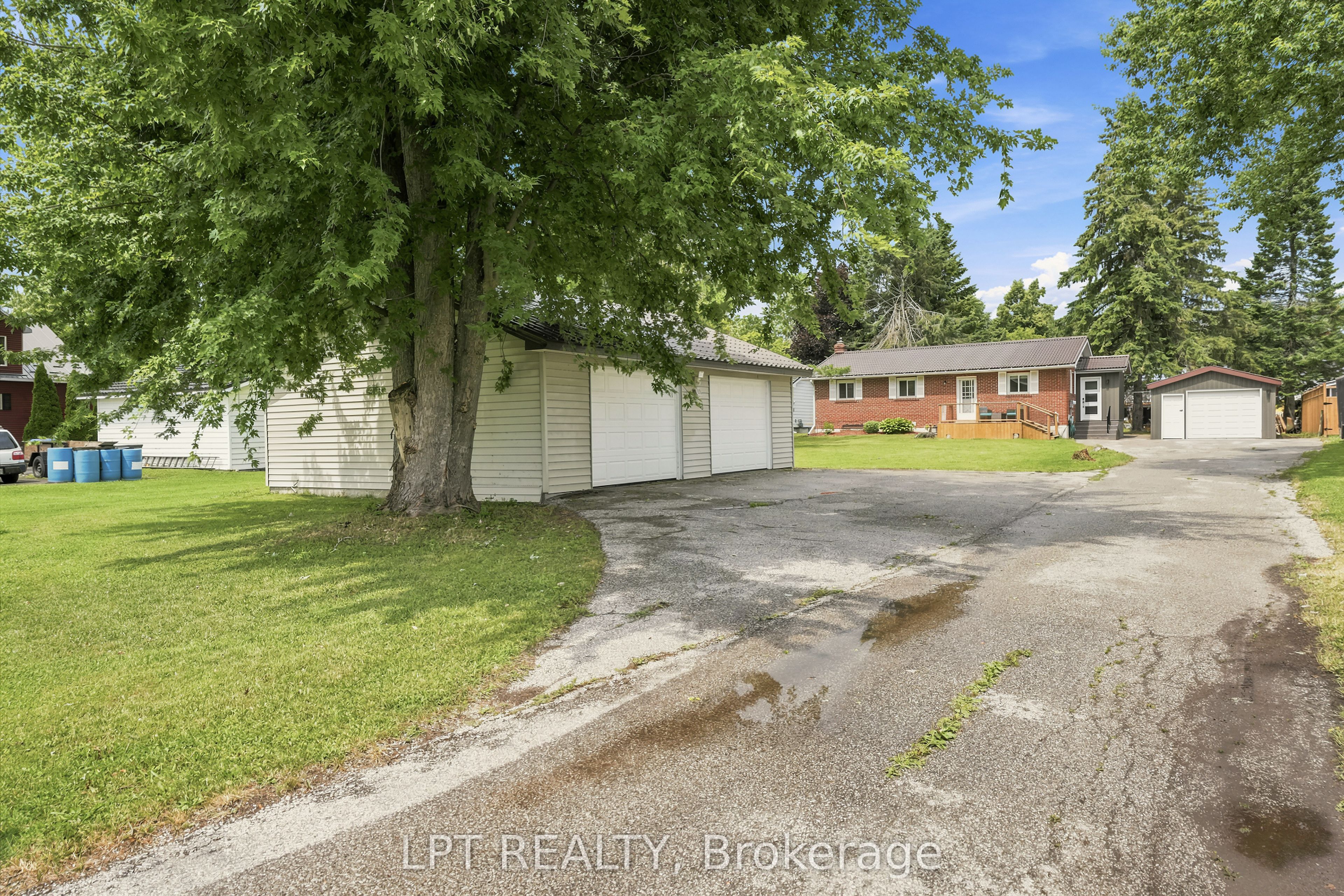 2628 Westshore Crescent Property Photo 6