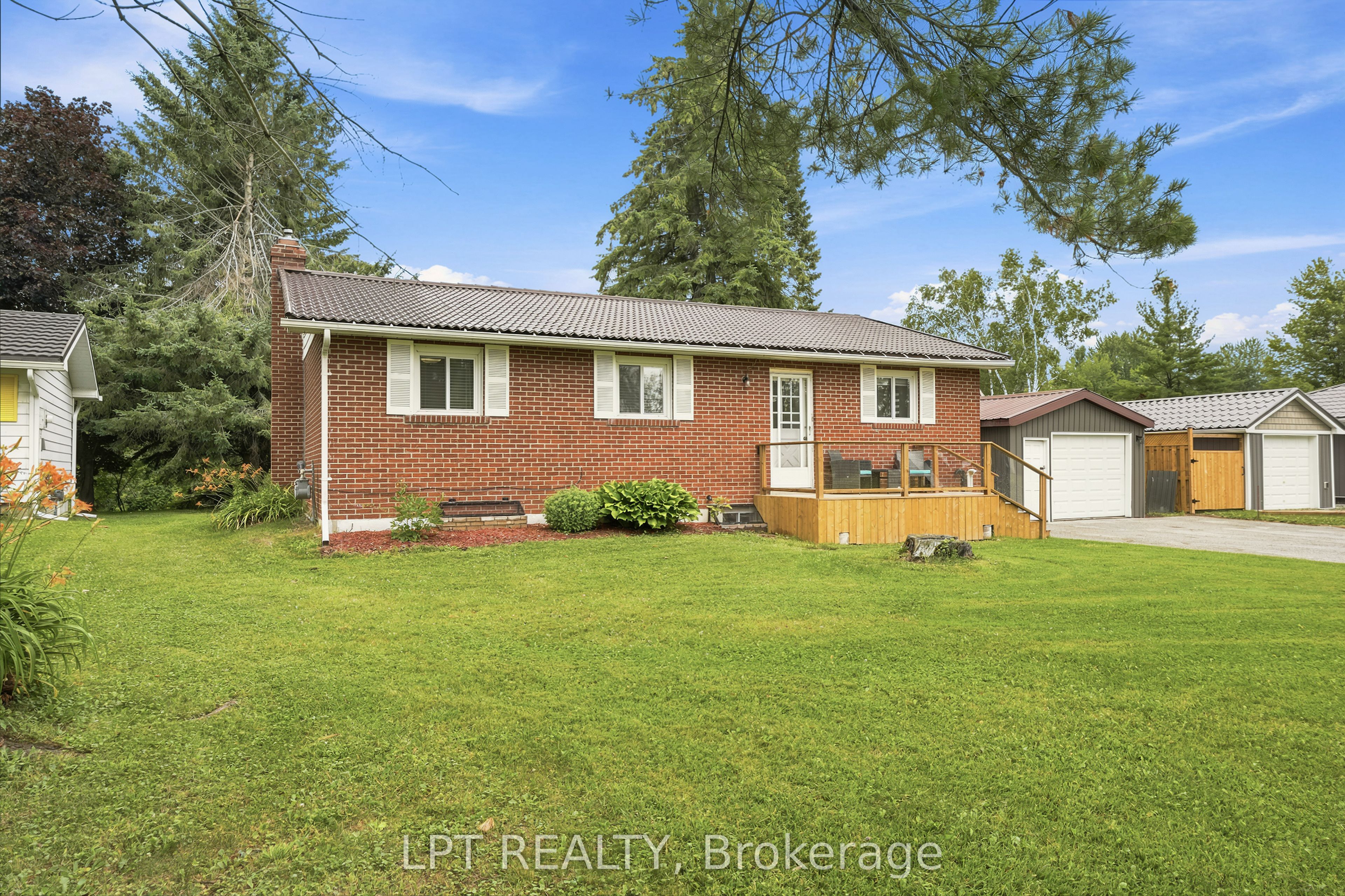 2628 Westshore Crescent Property Photo 8