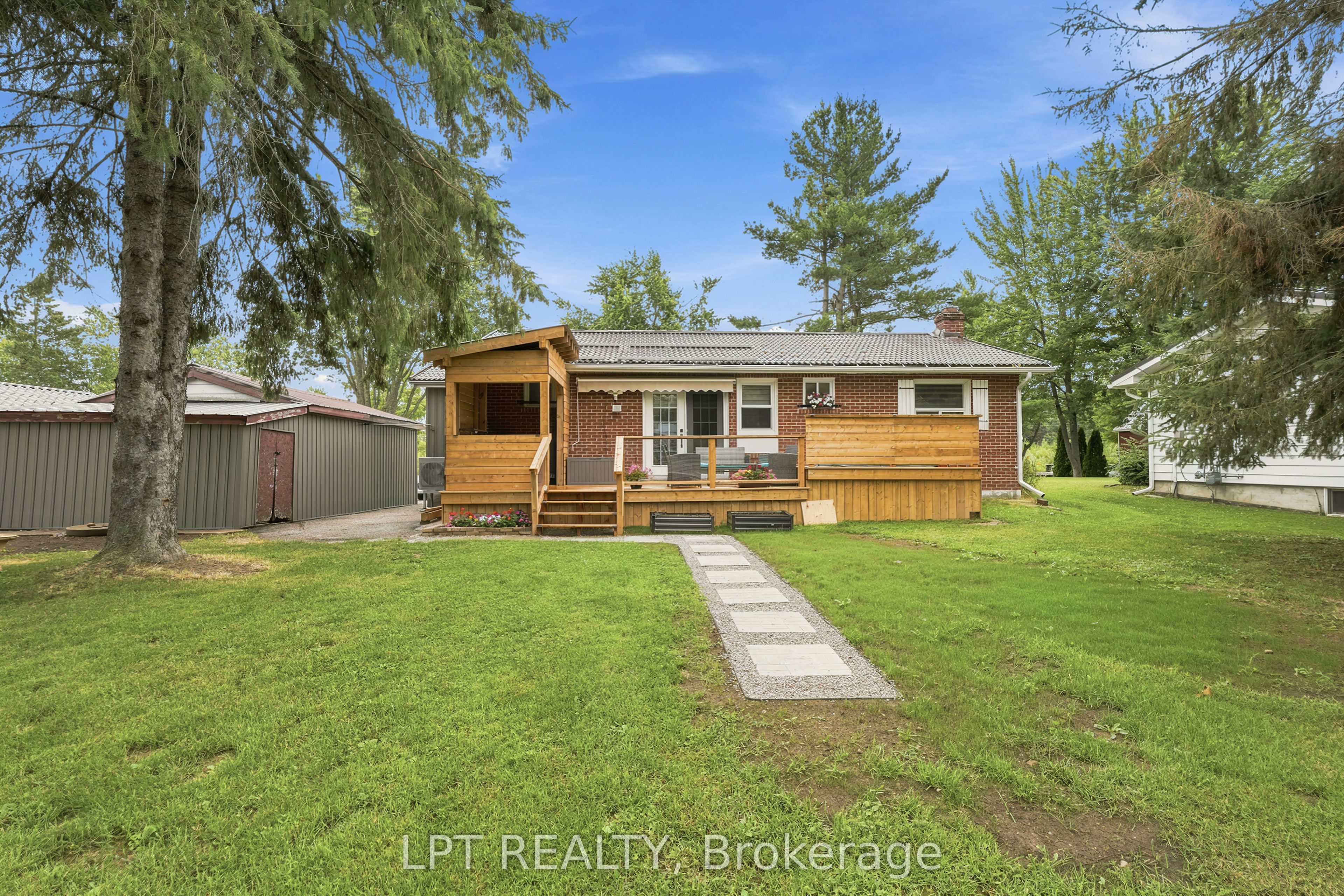 2628 Westshore Crescent Property Photo 9
