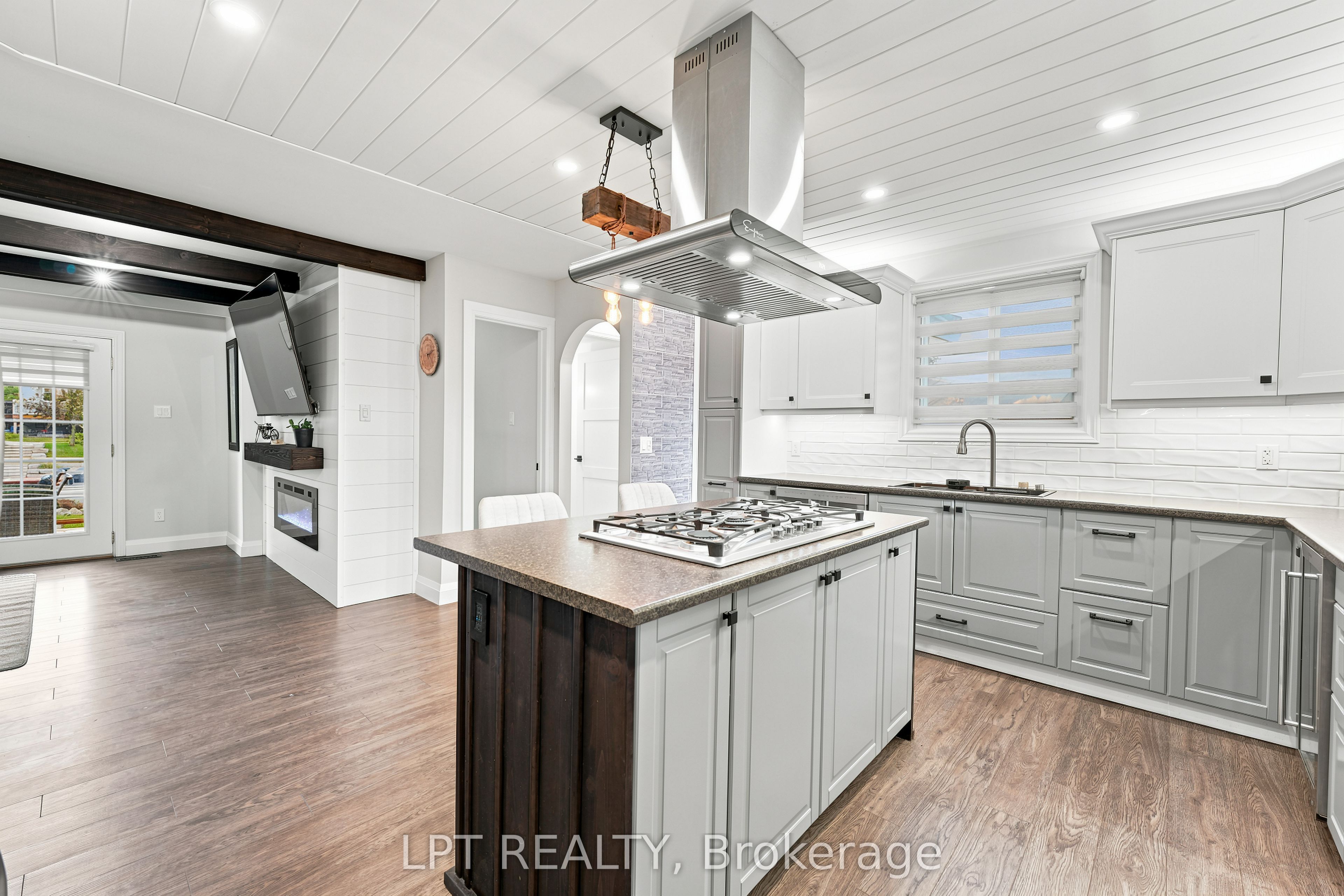 2628 Westshore Crescent Property Photo 13