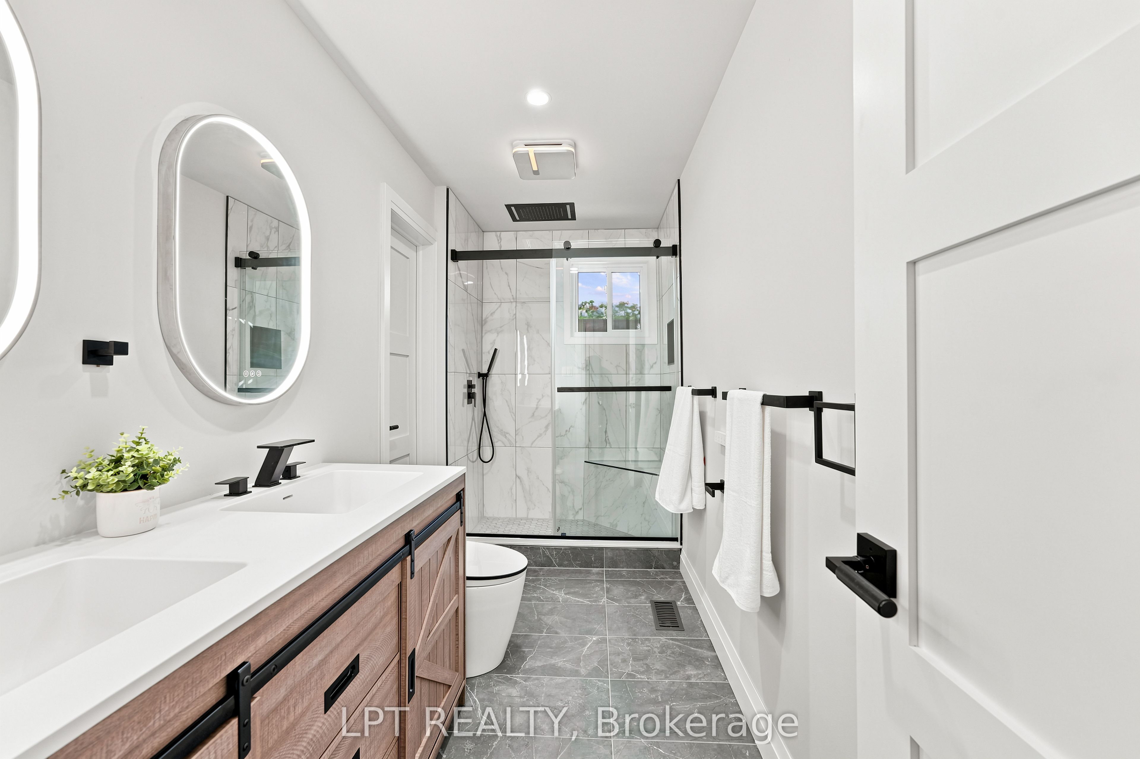 2628 Westshore Crescent Property Photo 20