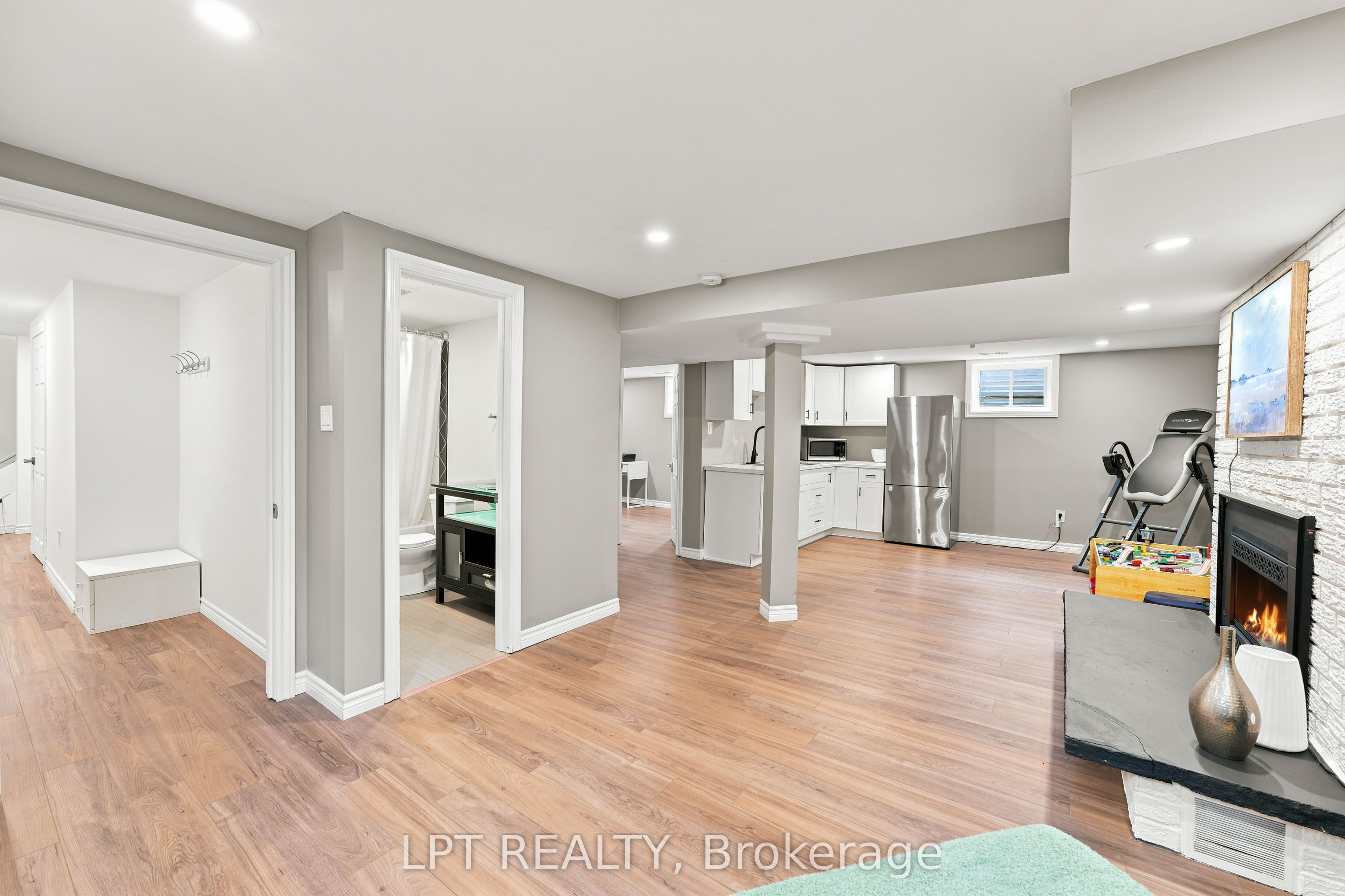 2628 Westshore Crescent Property Photo 27