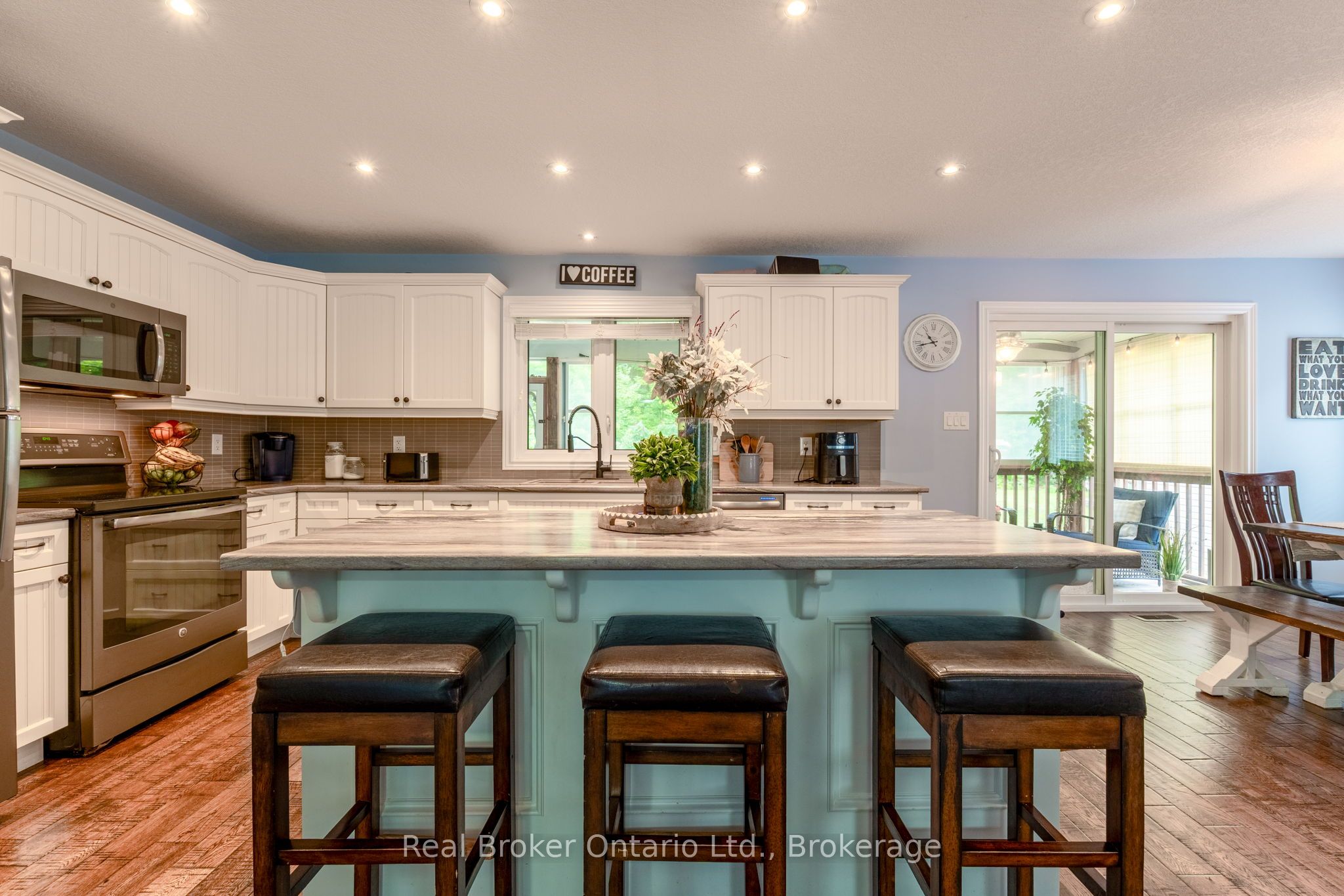 204 Golf Course Road Property Photo 5