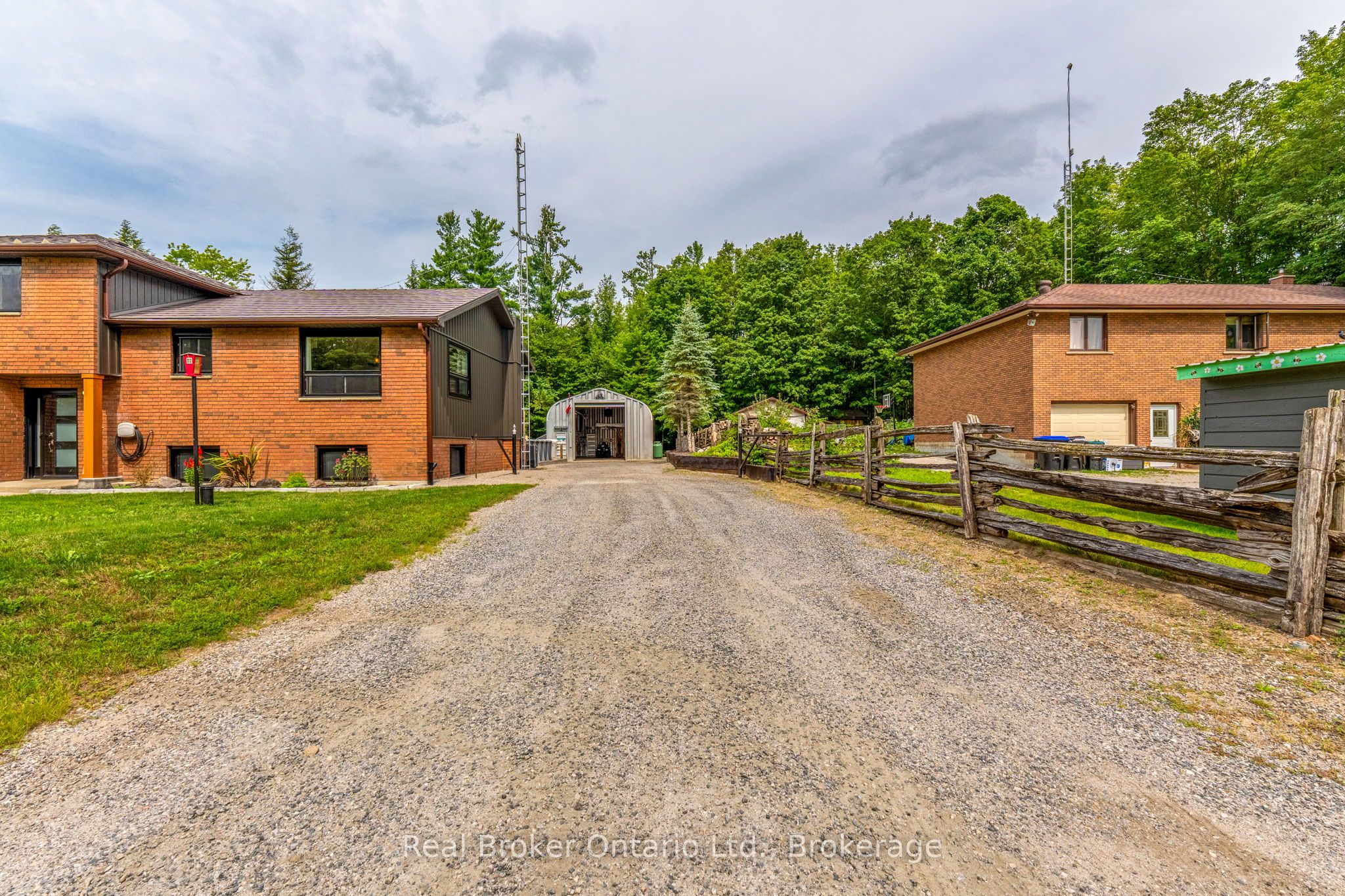 1819 Old Second Road S Property Photo 4