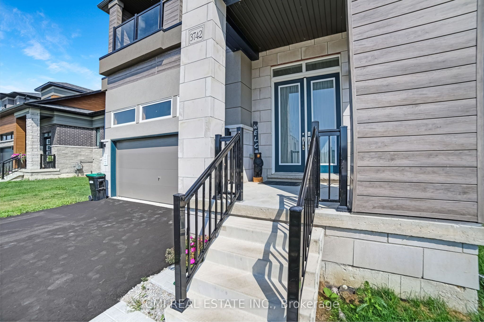 3742 Sunbank Crescent Property Photo 4