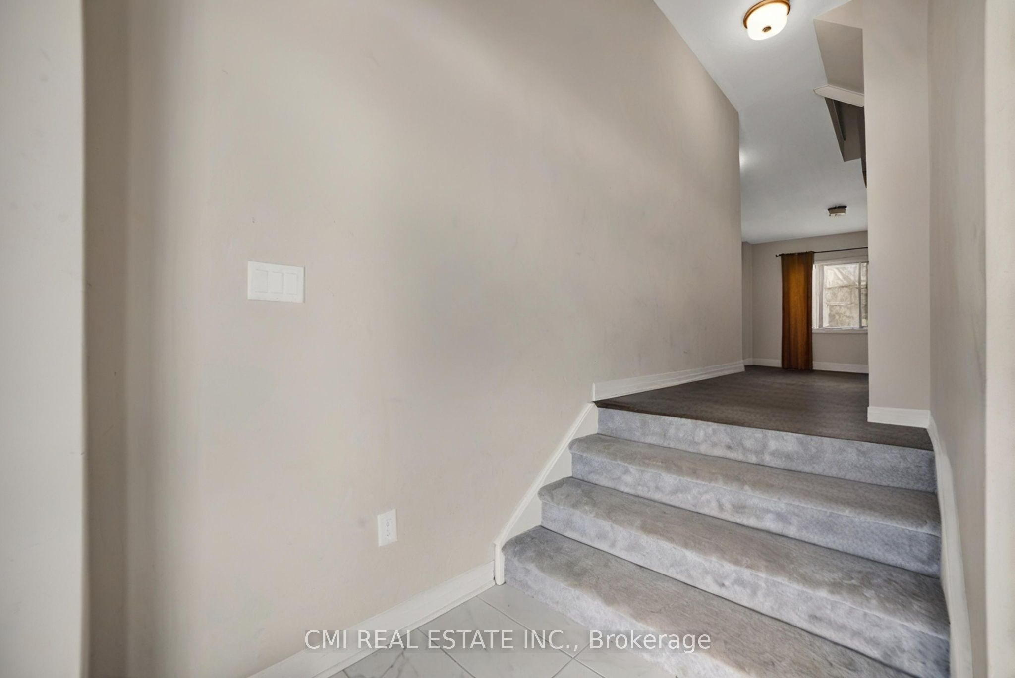 3742 Sunbank Crescent Property Photo 7
