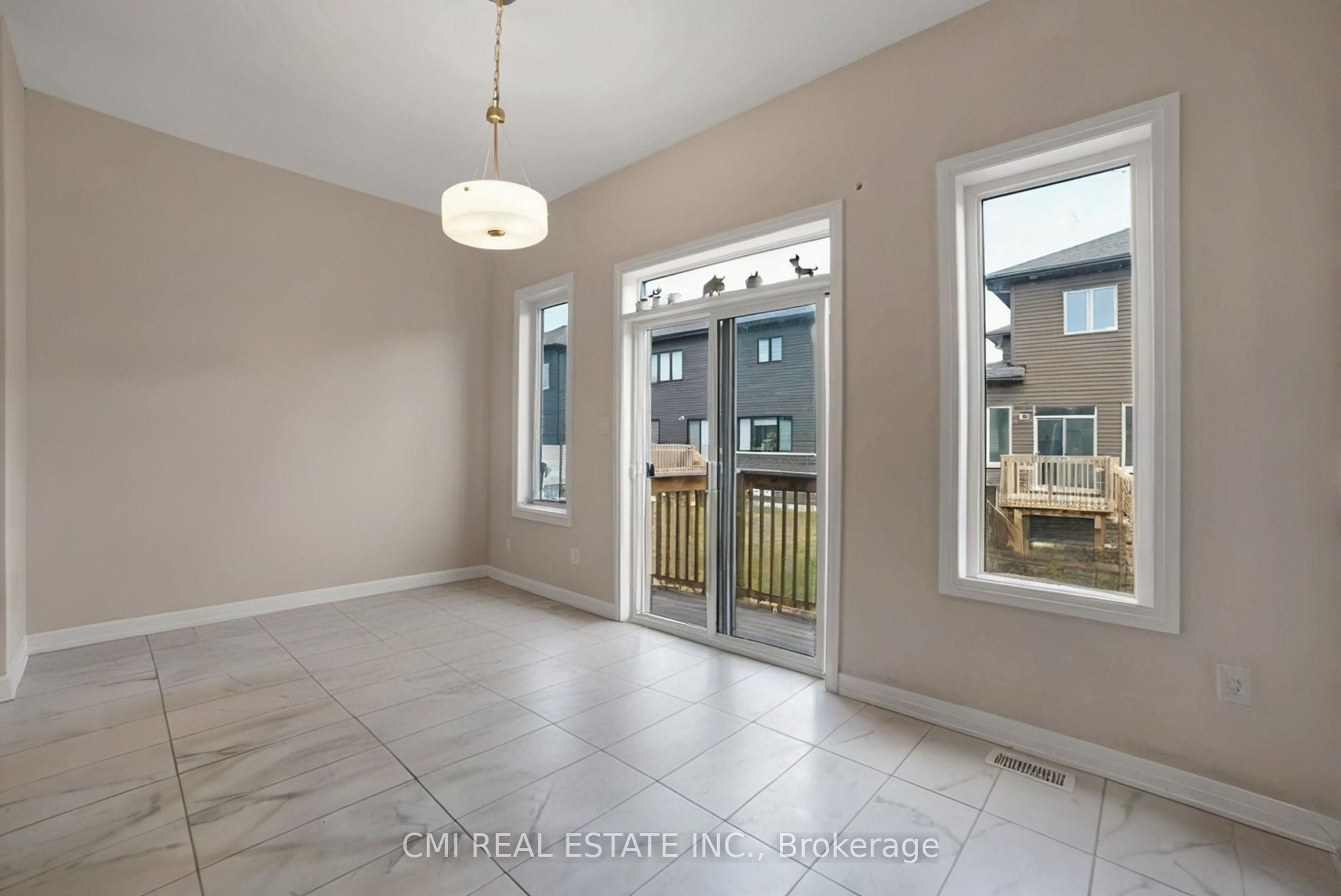 3742 Sunbank Crescent Property Photo 13