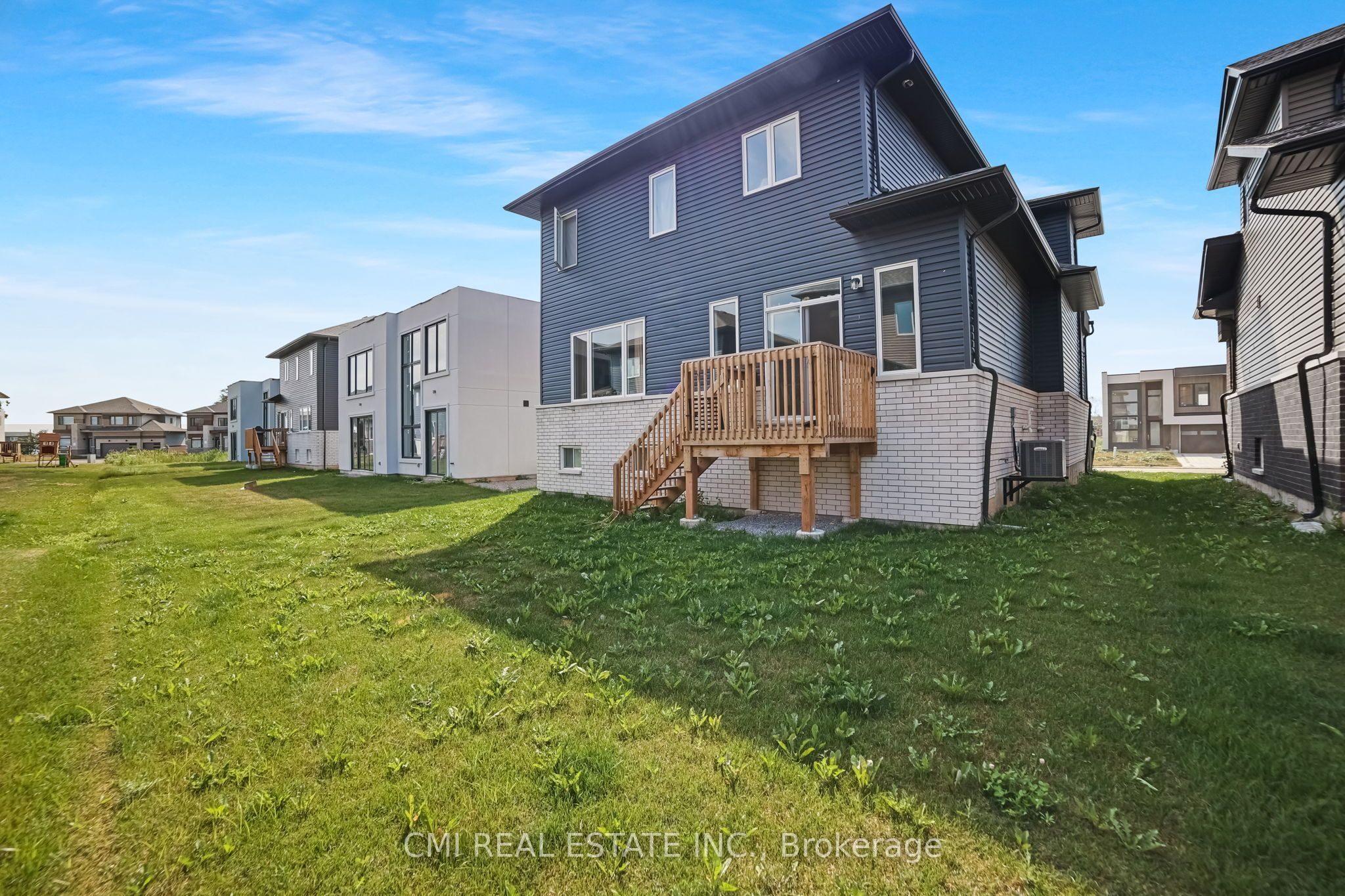3742 Sunbank Crescent Property Photo 38
