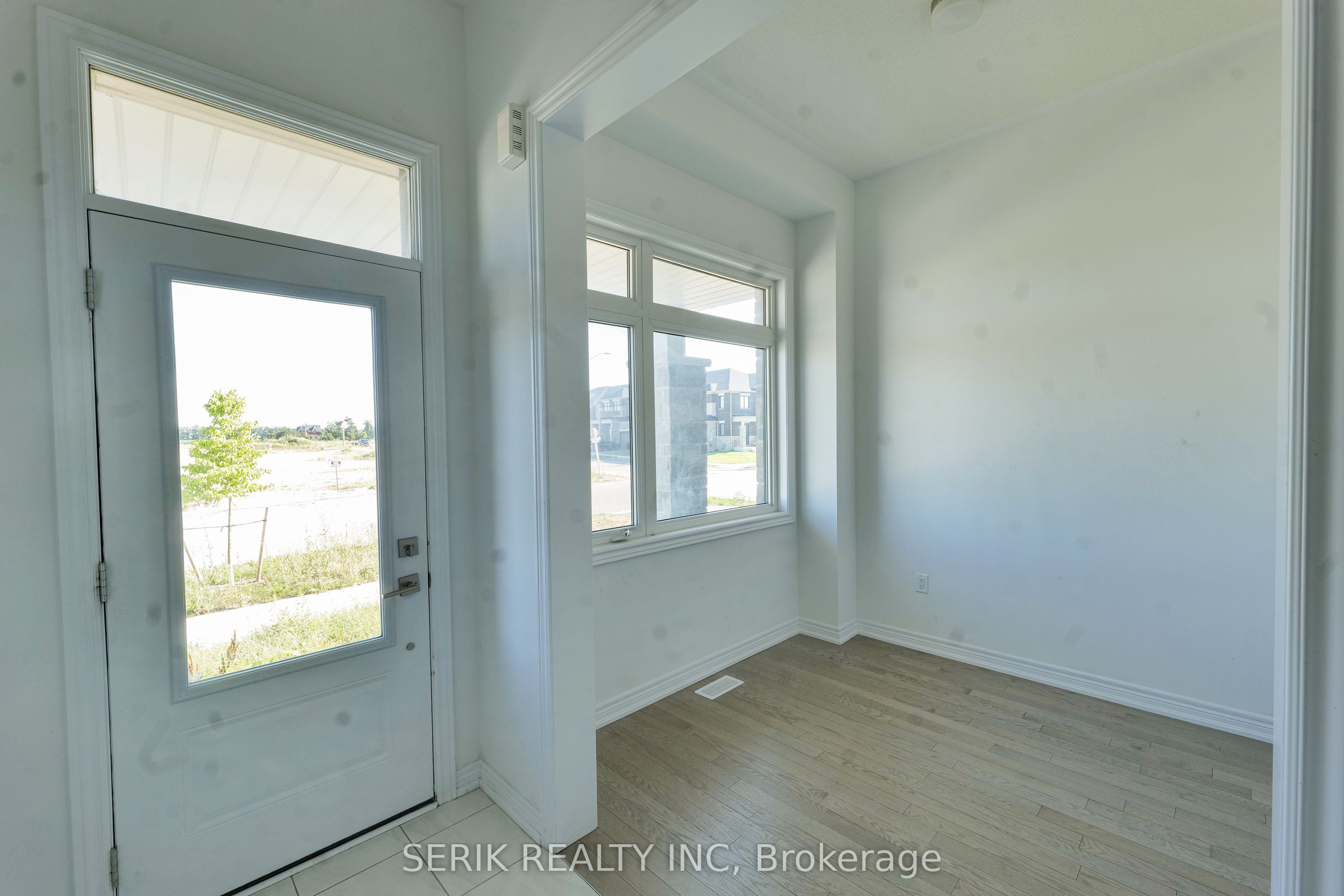 163 Fenchurch Manor Property Photo 3