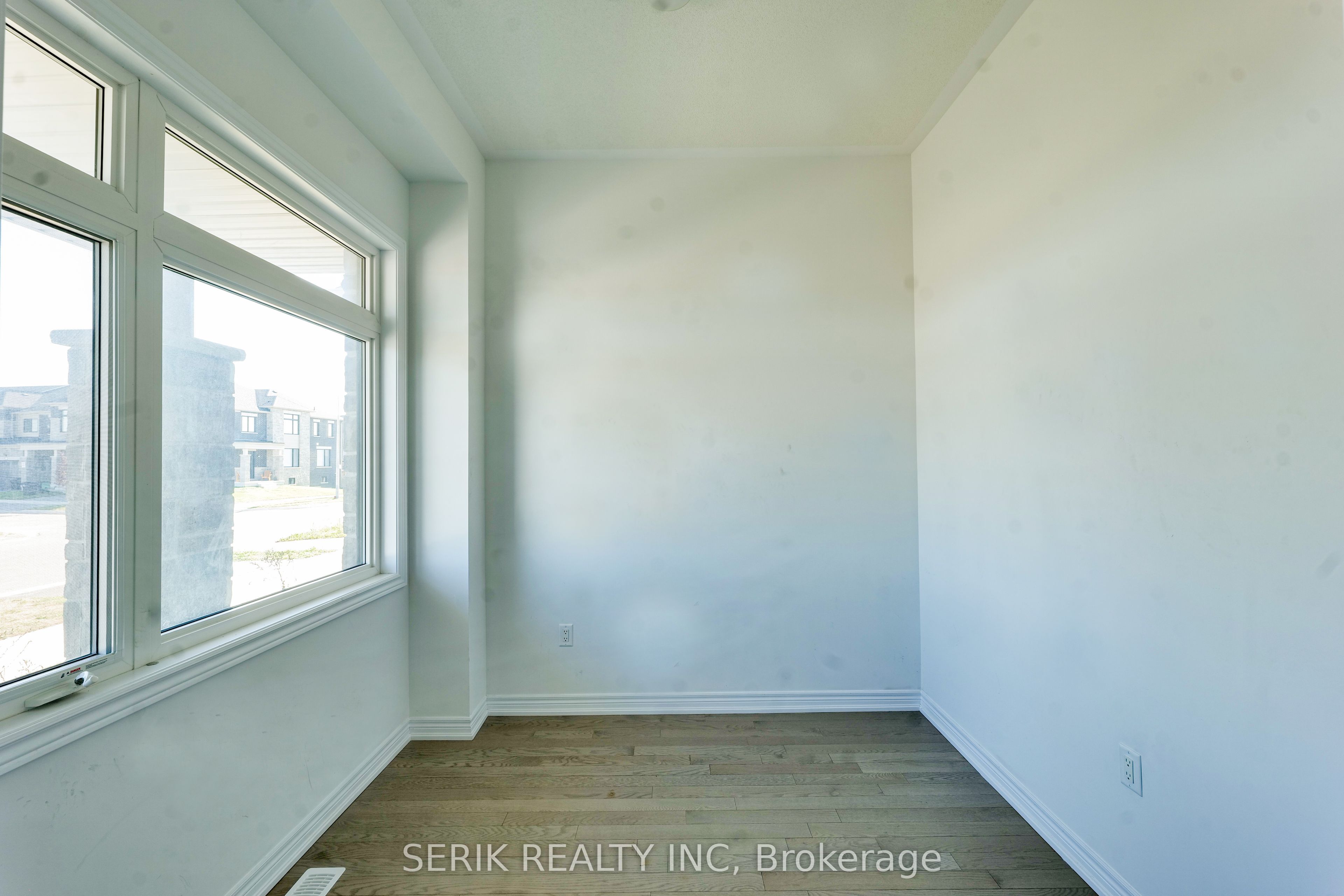 163 Fenchurch Manor Property Photo 4