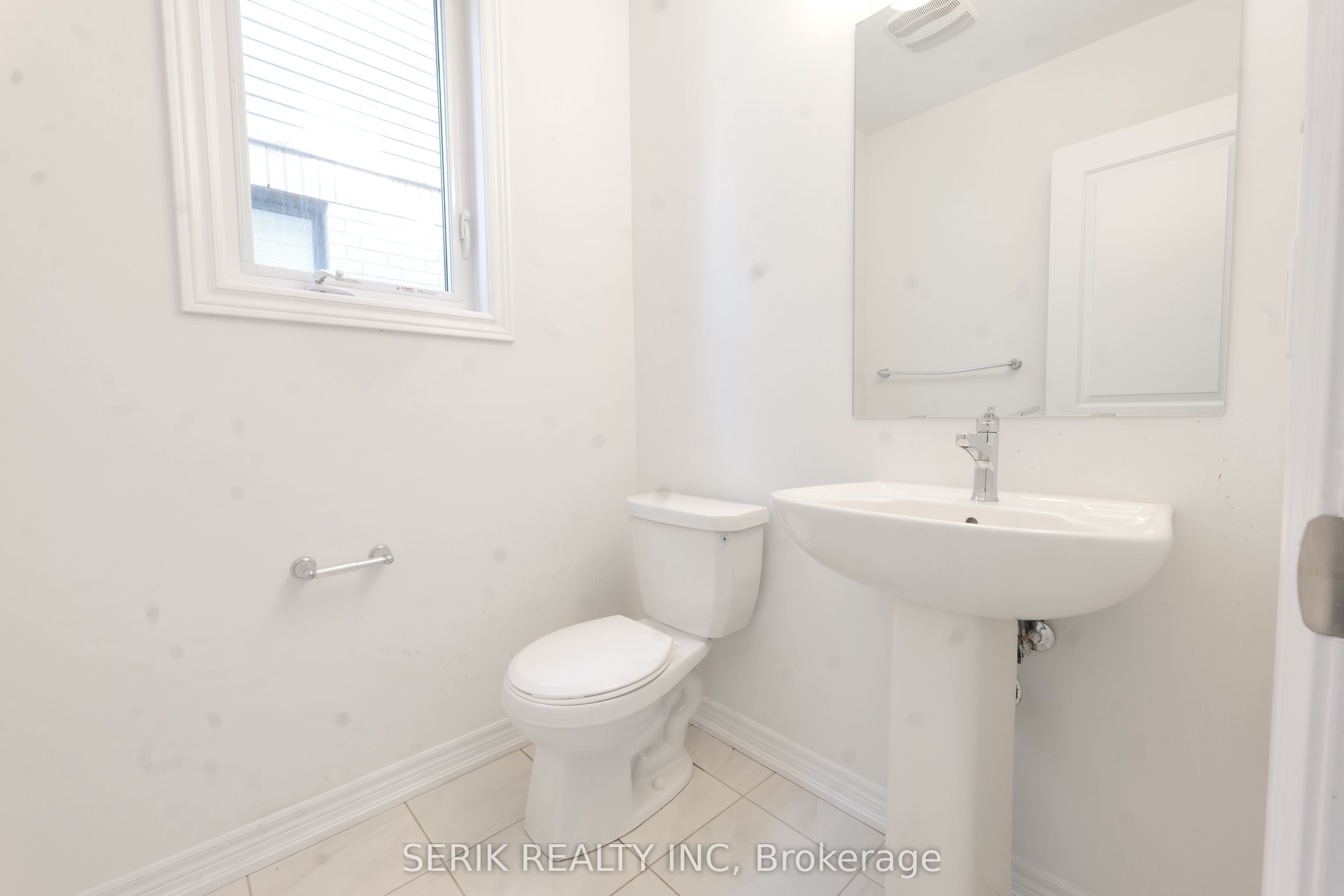 163 Fenchurch Manor Property Photo 6