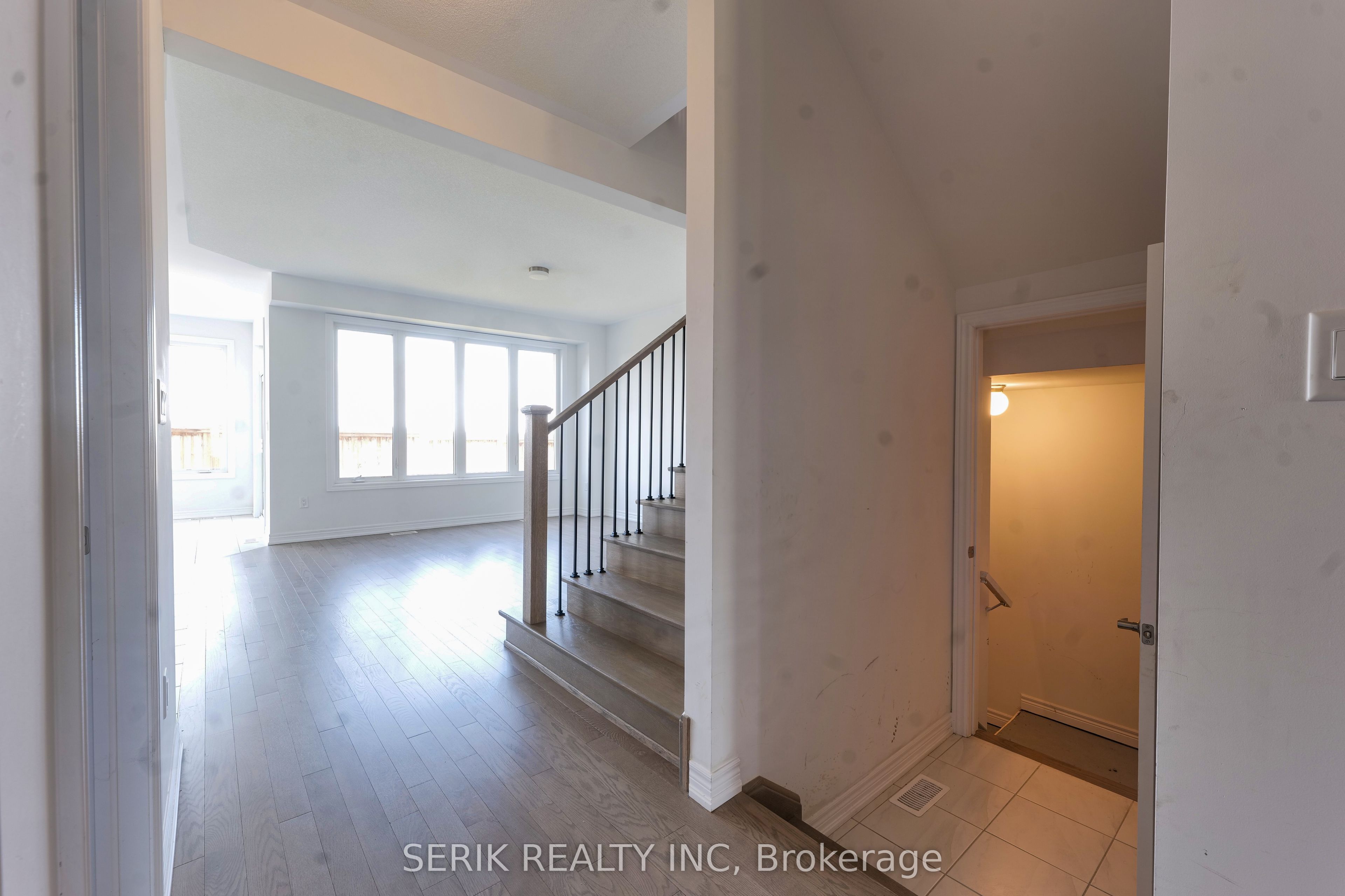 163 Fenchurch Manor Property Photo 8