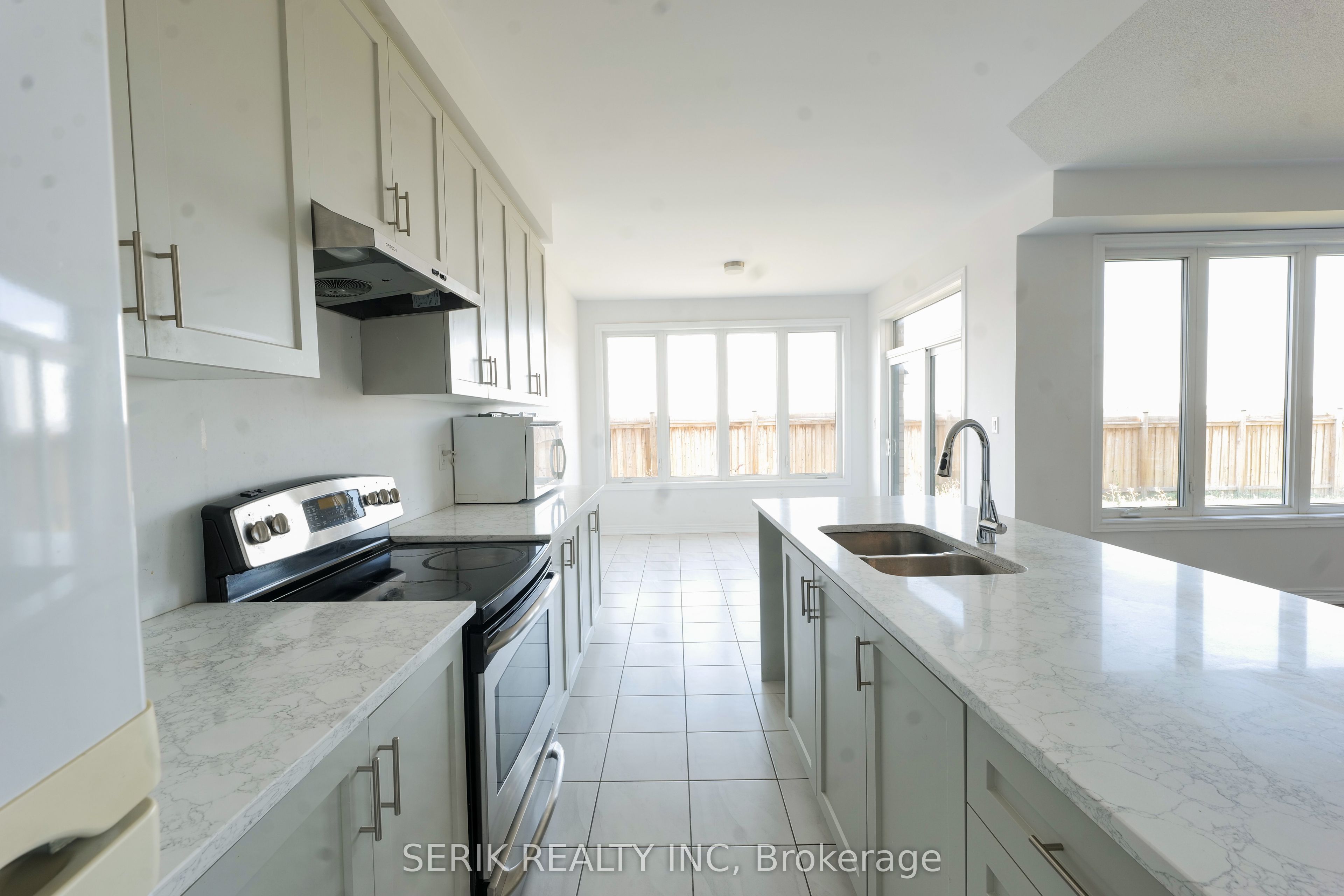 163 Fenchurch Manor Property Photo 14