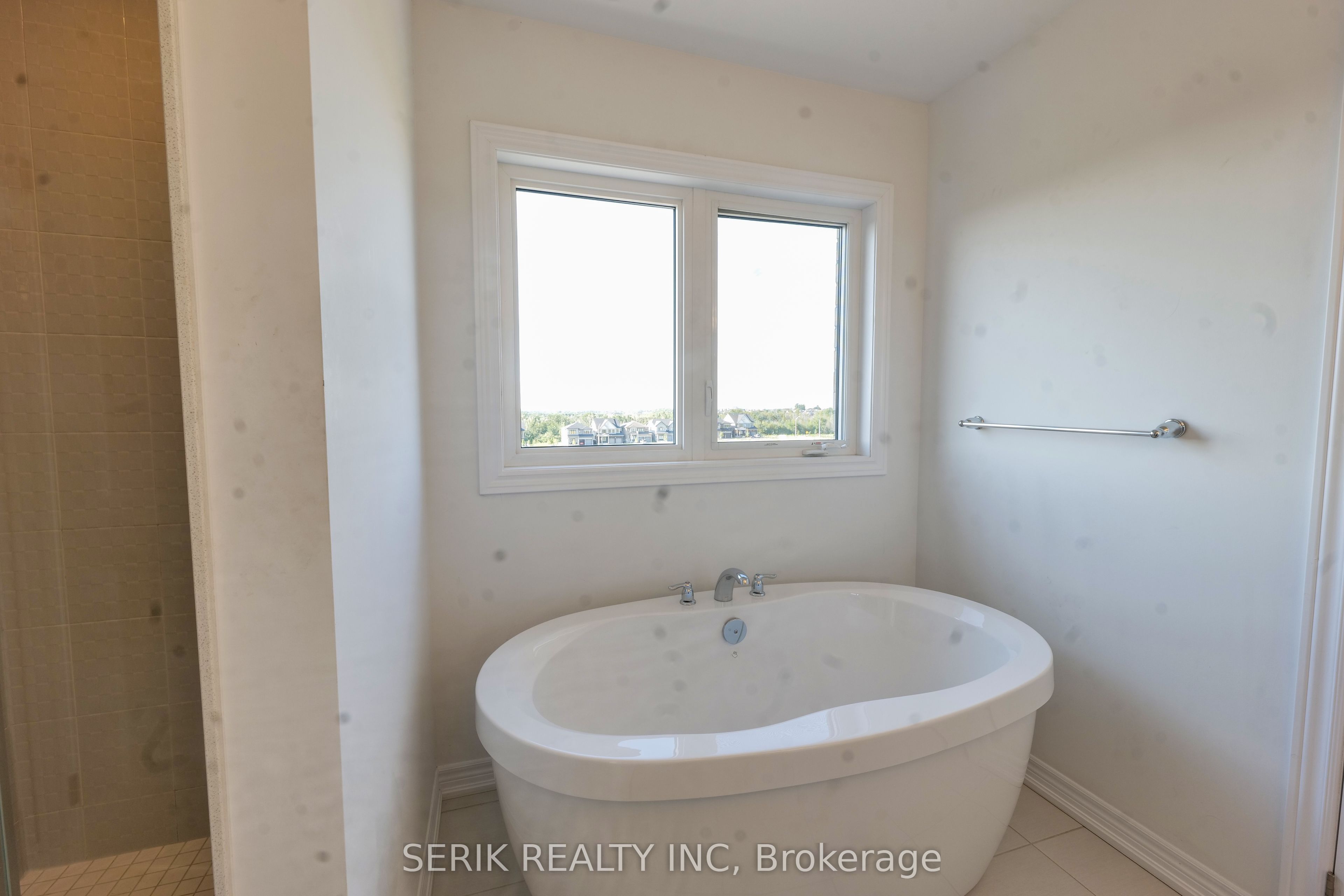 163 Fenchurch Manor Property Photo 23
