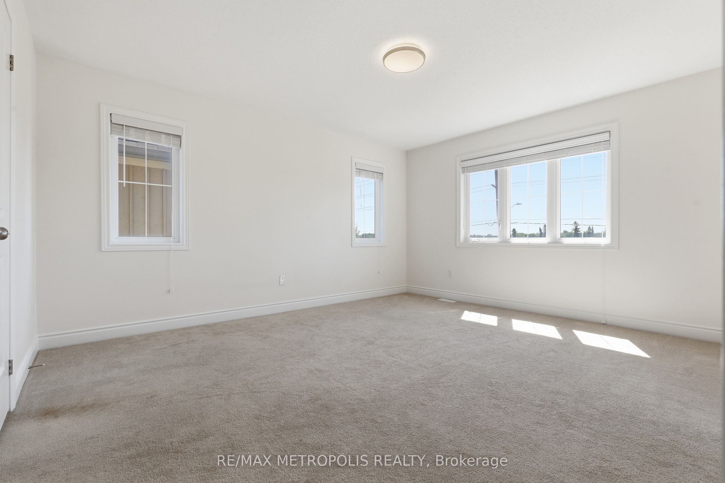 34 Robertson Street Property Photo 23