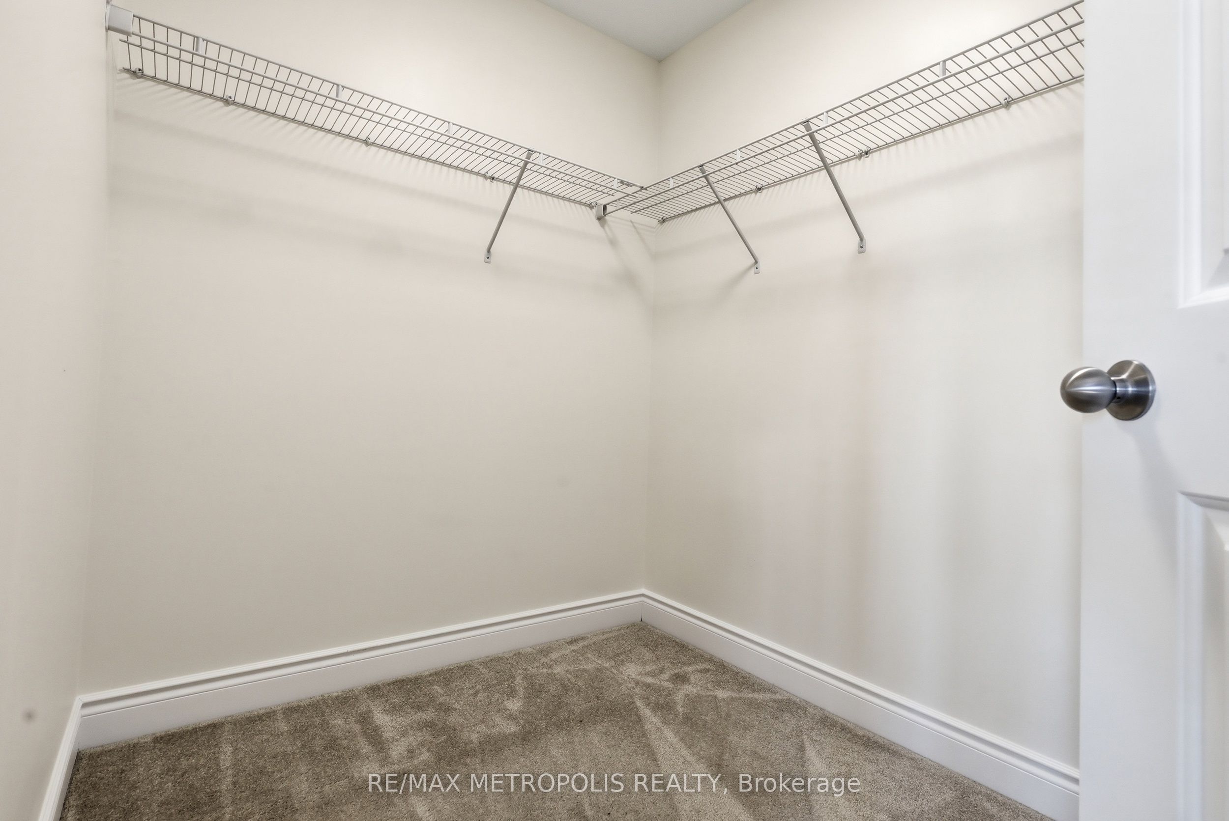 34 Robertson Street Property Photo 35
