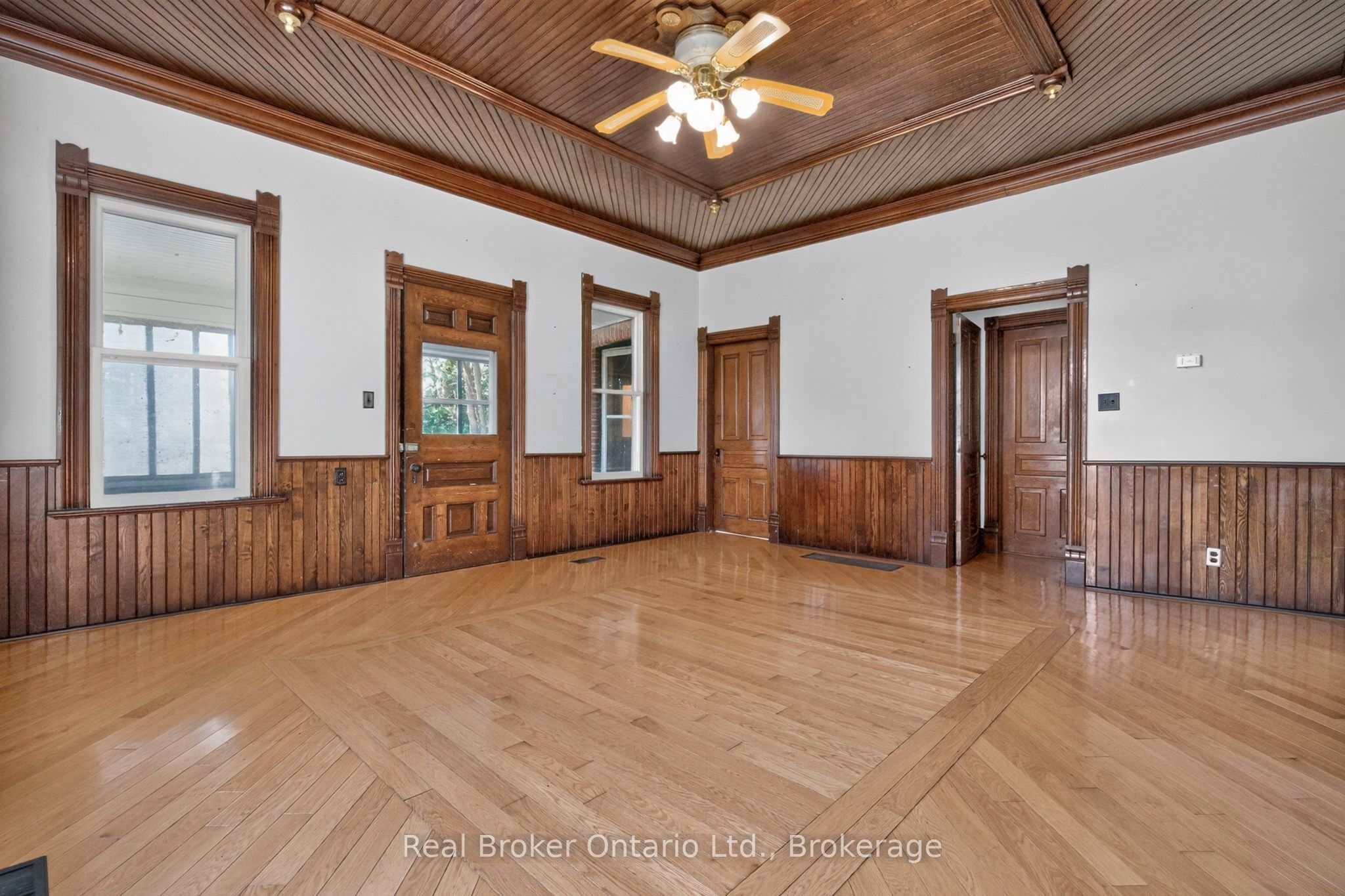 5494 Vasey Road Property Photo 6