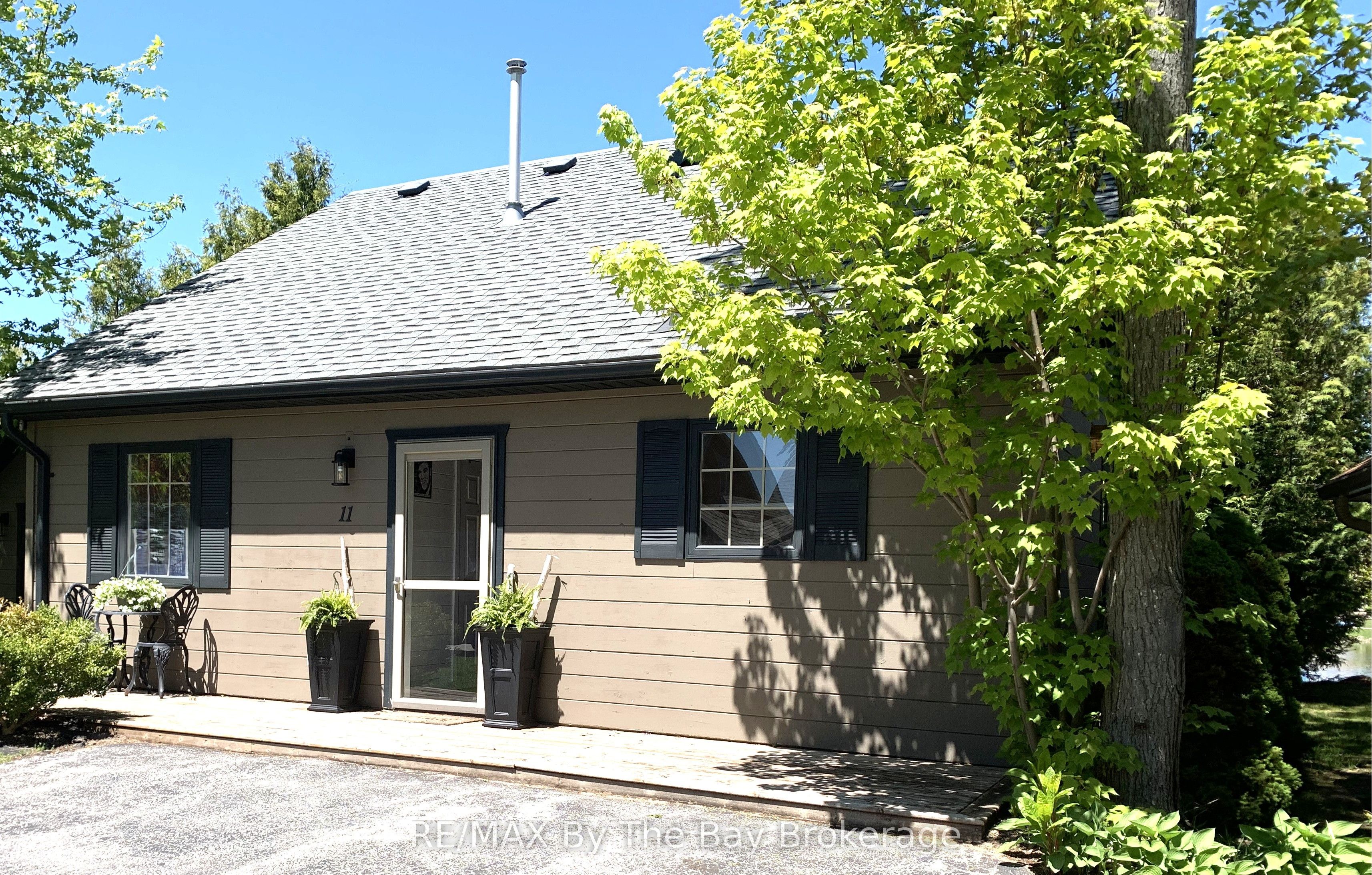 11 Cabin Crescent Property Photo 1