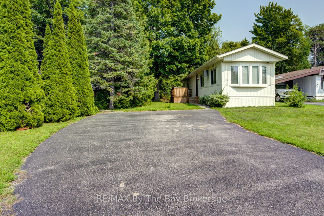 55 Georgian Glen Drive Property Photo 2