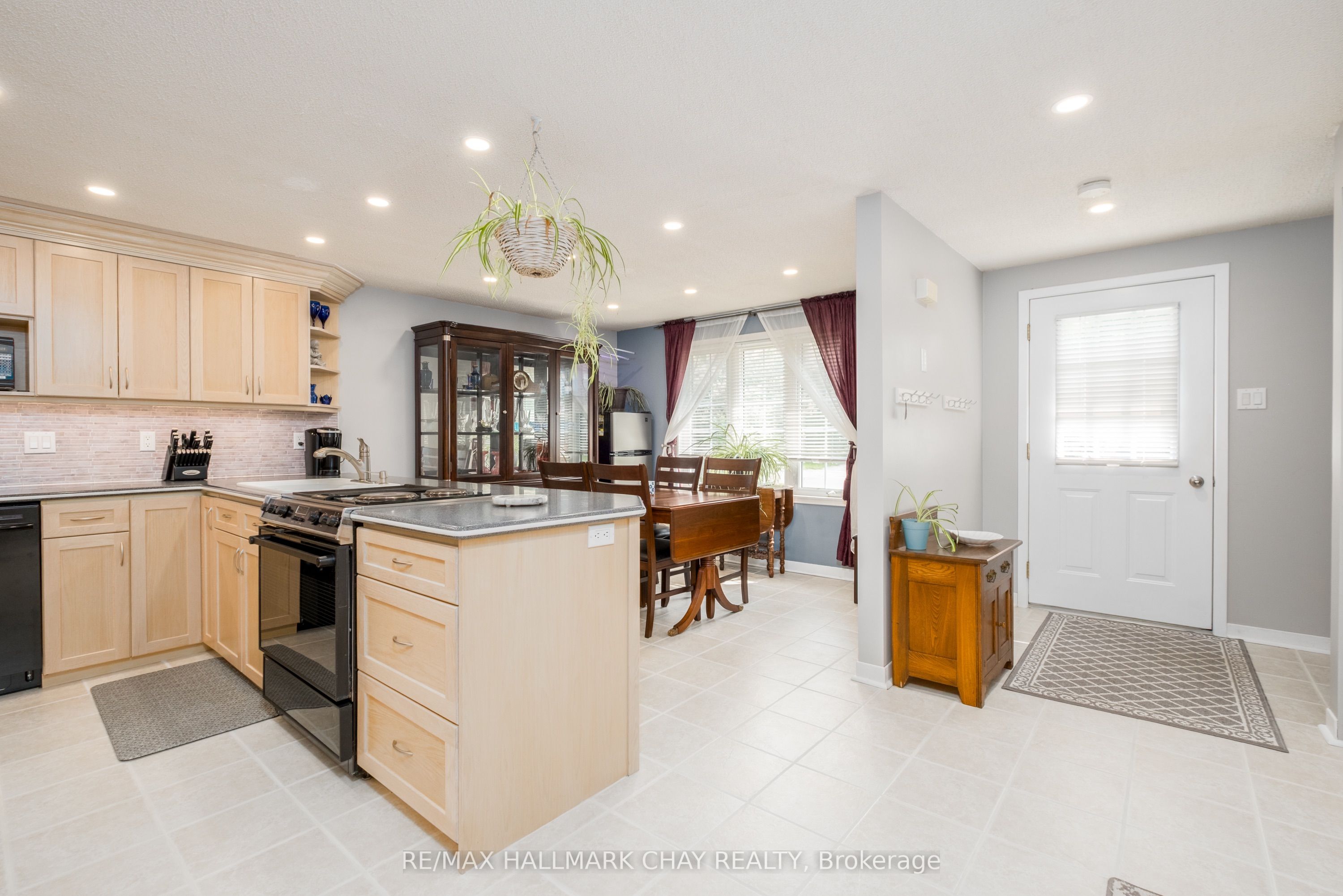 323 Sunnidale Road Property Photo 5