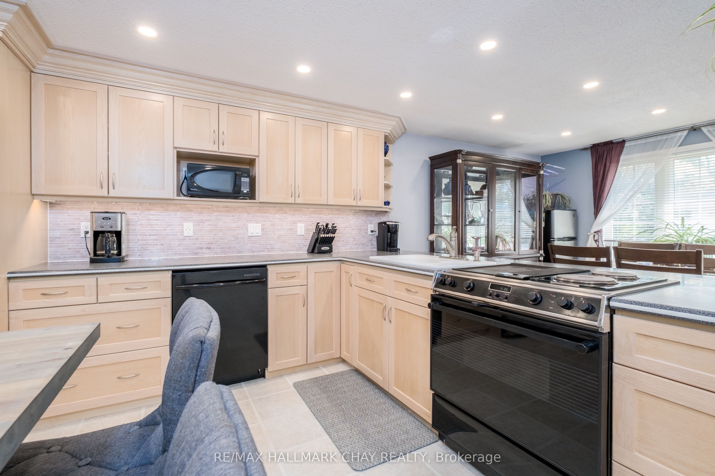 323 Sunnidale Road Property Photo 8
