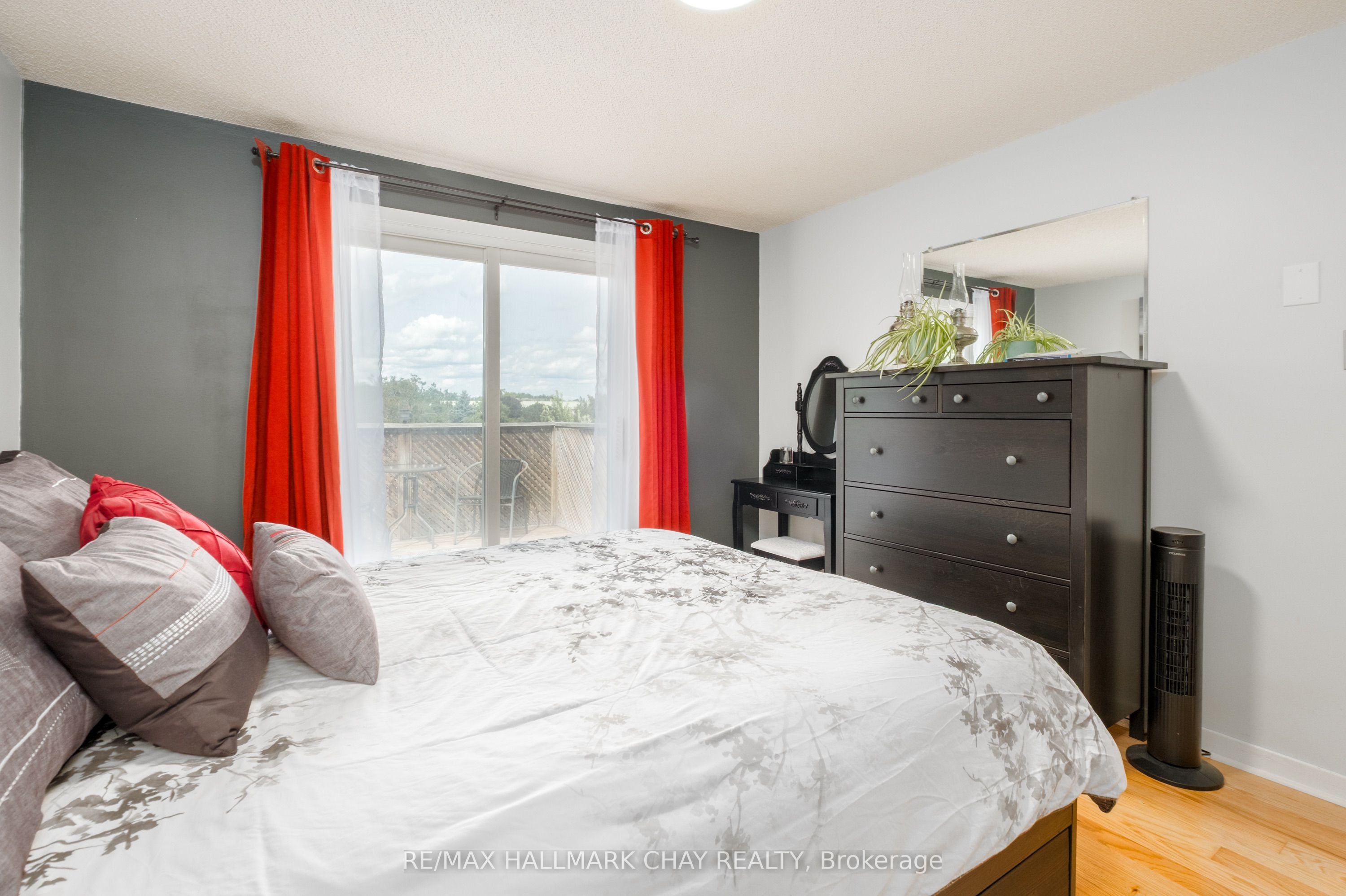 323 Sunnidale Road Property Photo 13