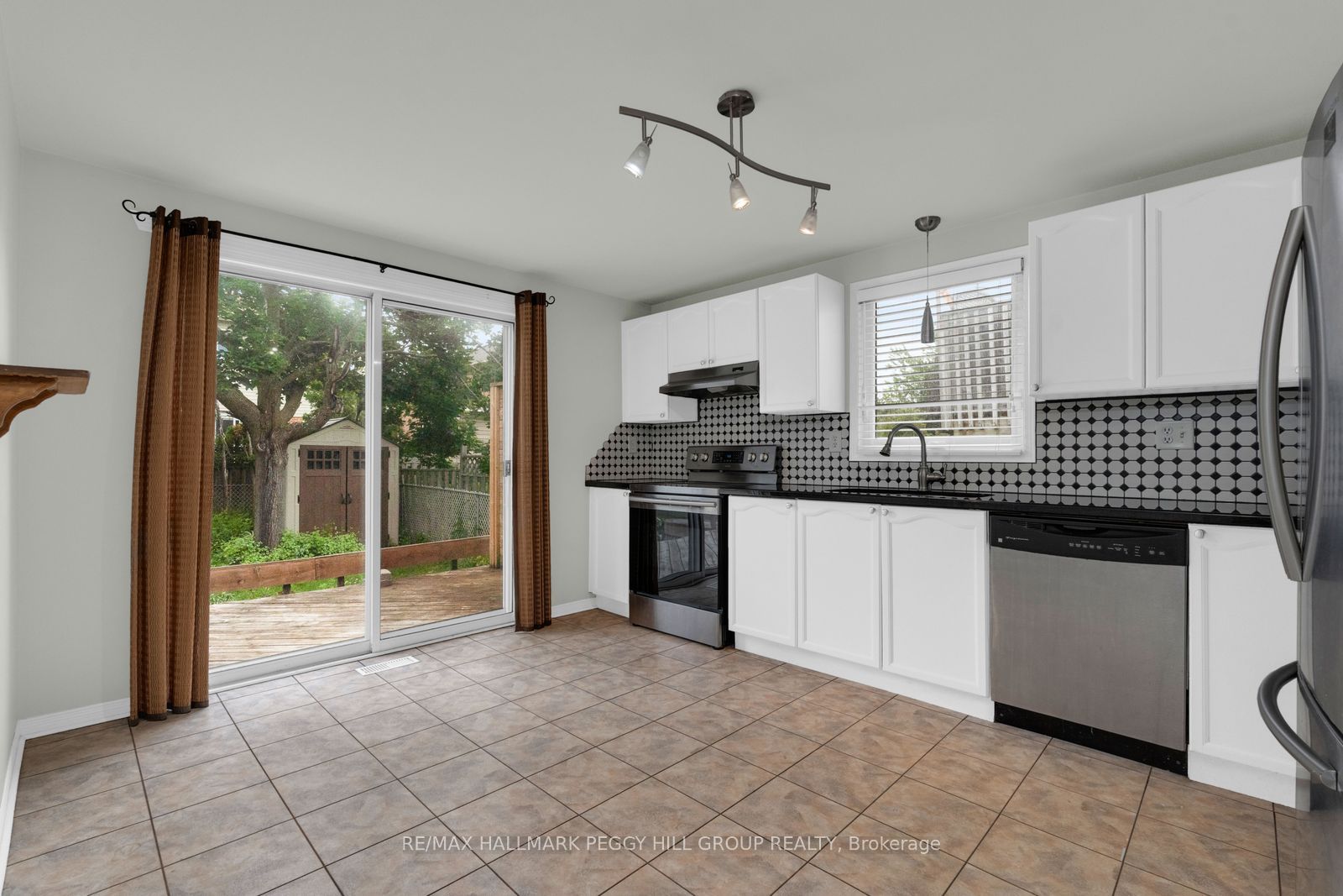27 Finlay Road Property Photo 4