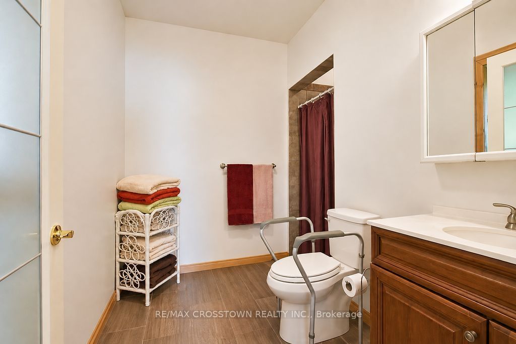 243 Champlain Road Property Photo 28