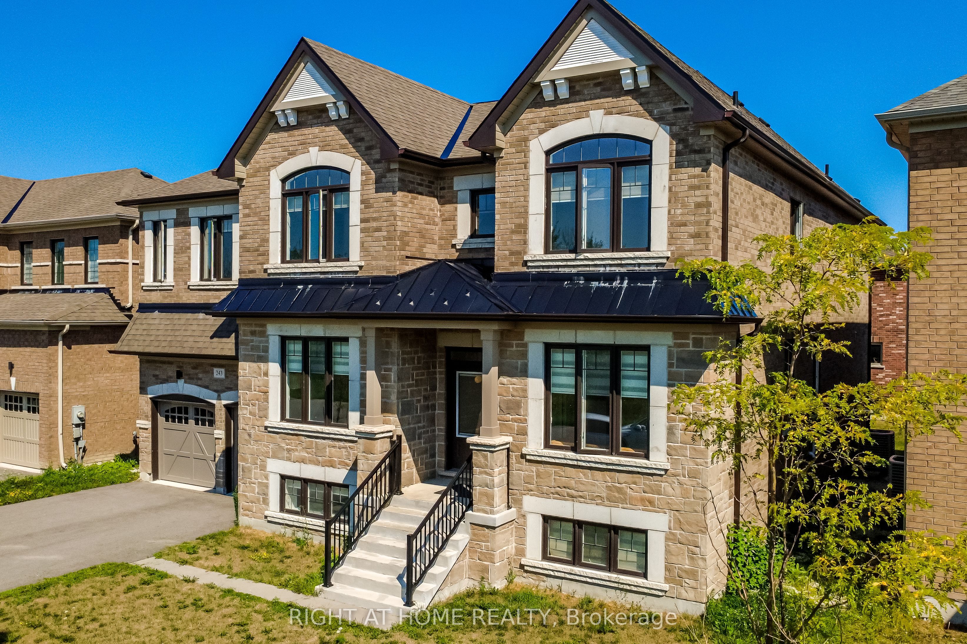 243 Centre Street Property Photo 4