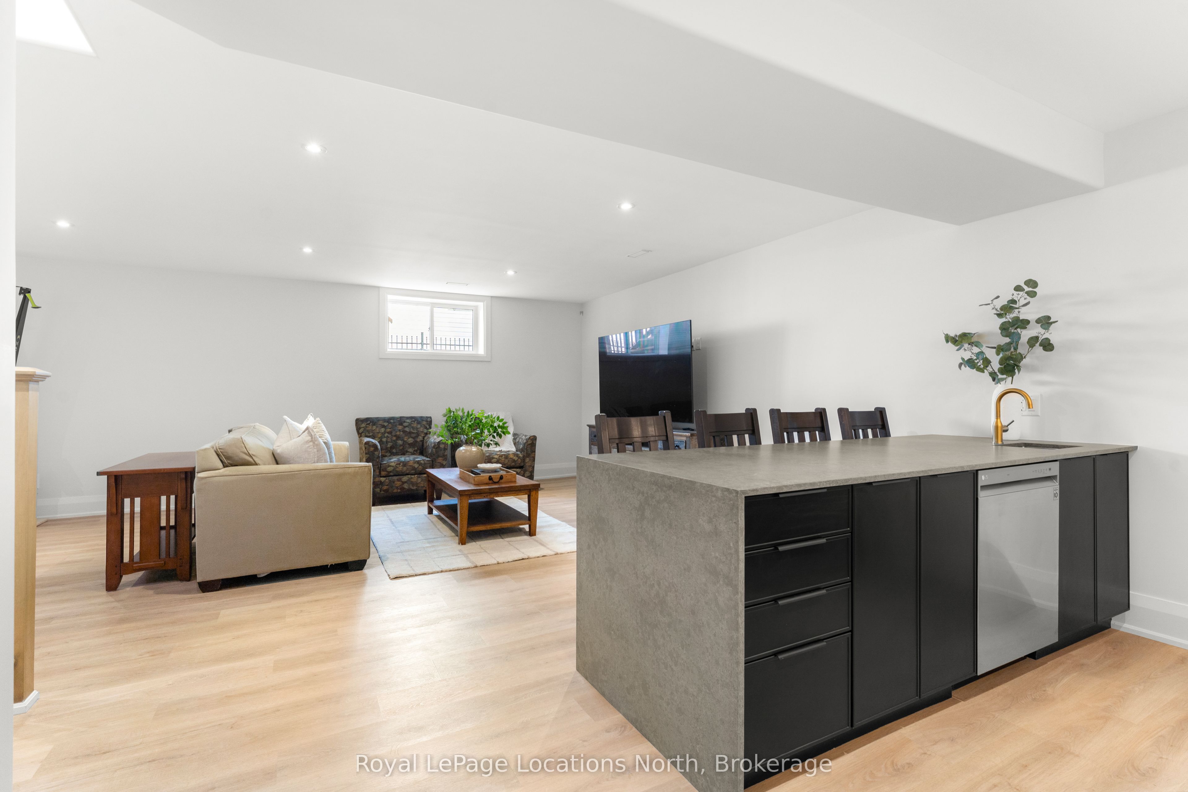110 Mary Street Property Photo 33