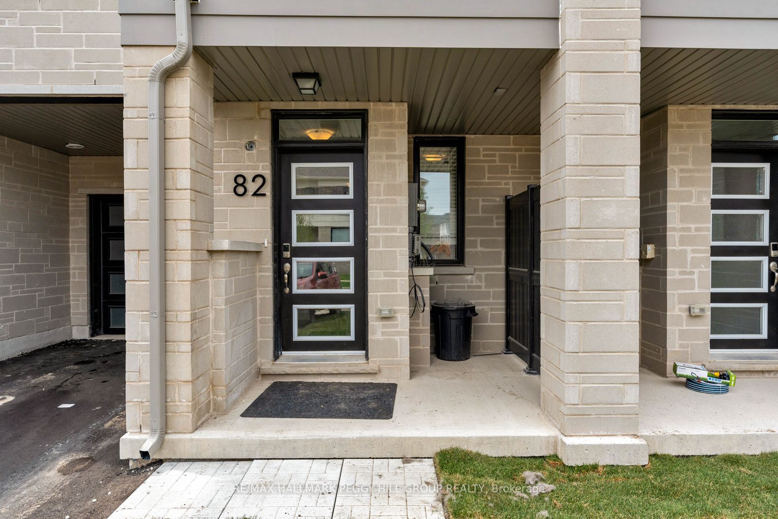 82 Yorkshire Drive Property Photo 2