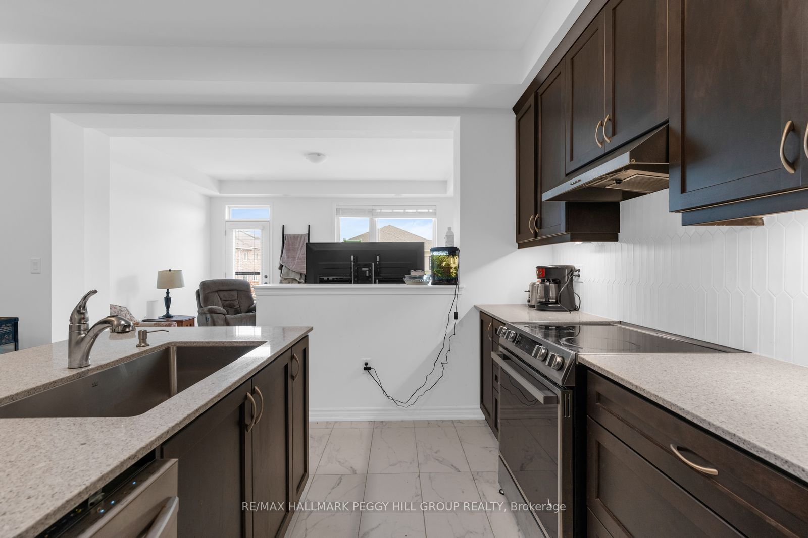 82 Yorkshire Drive Property Photo 5
