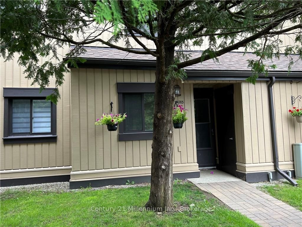 185 Escarpment Crescent Property Photo 1