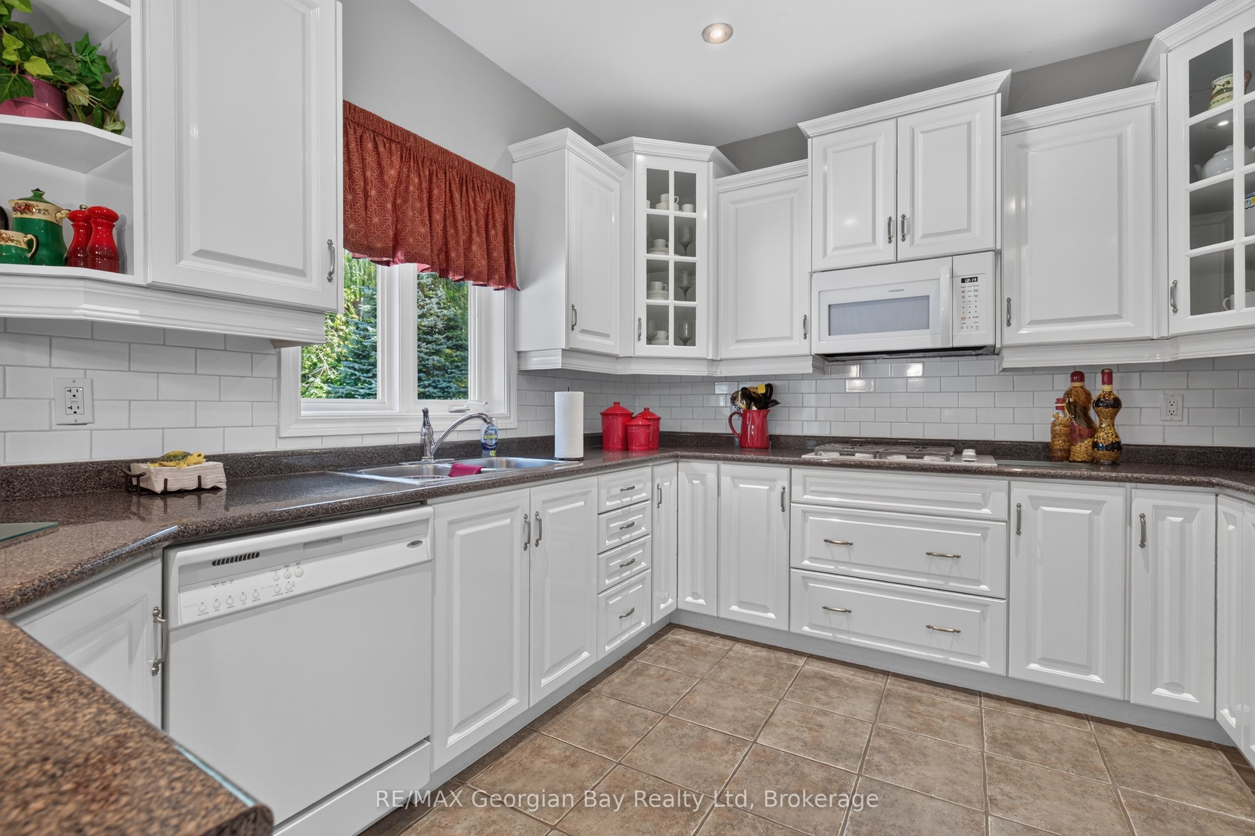 1339 Tiny Beaches Road N Property Photo 11