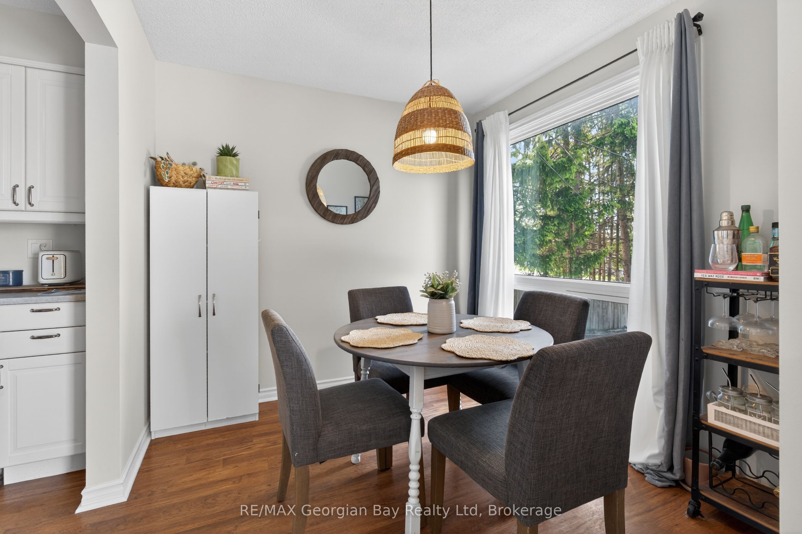 1060 Harbourview Drive Property Photo 9