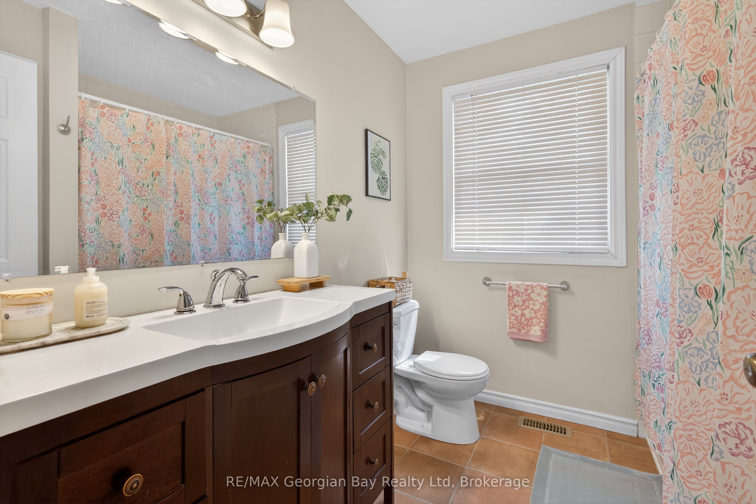 1060 Harbourview Drive Property Photo 10