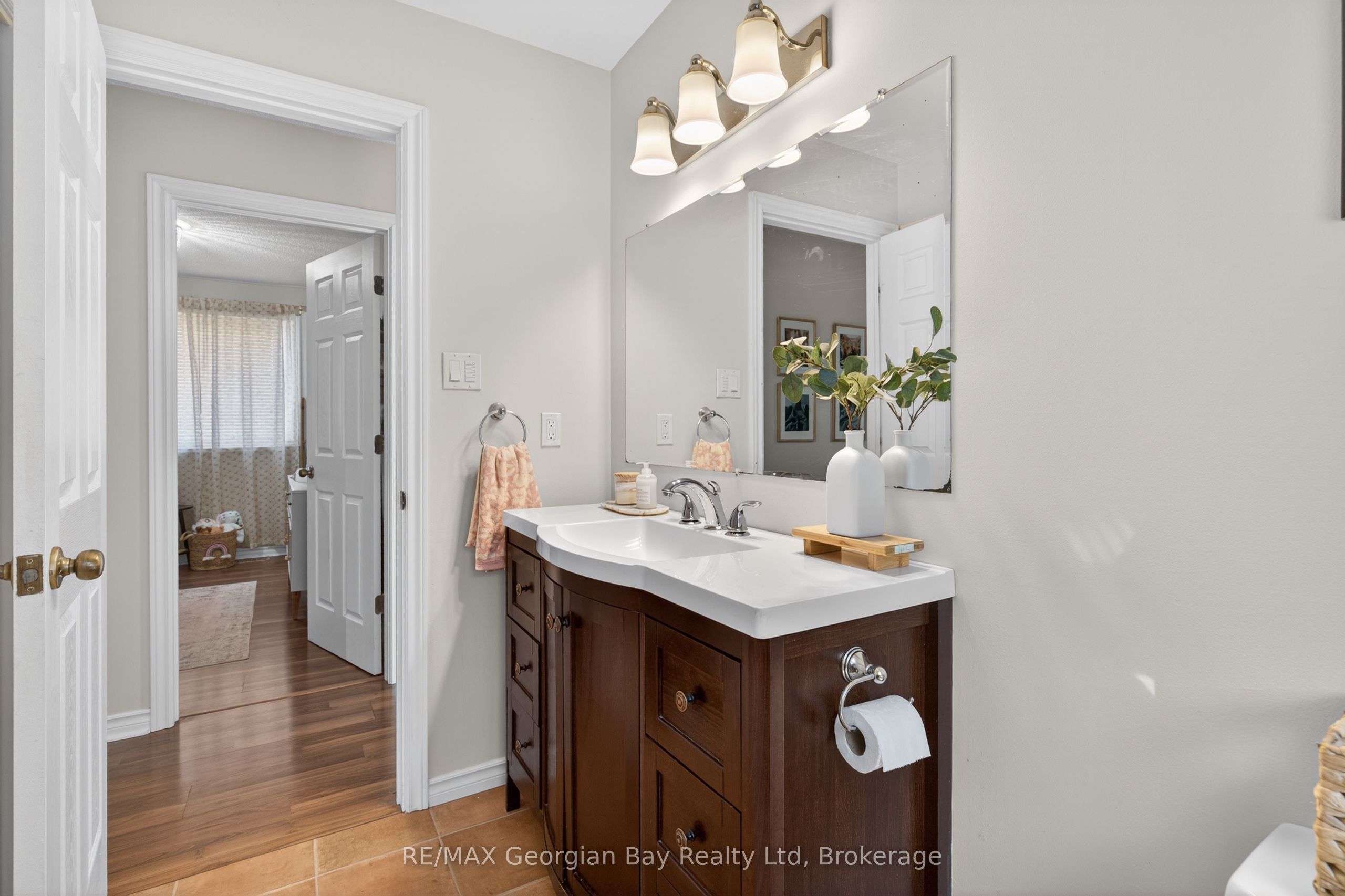 1060 Harbourview Drive Property Photo 11